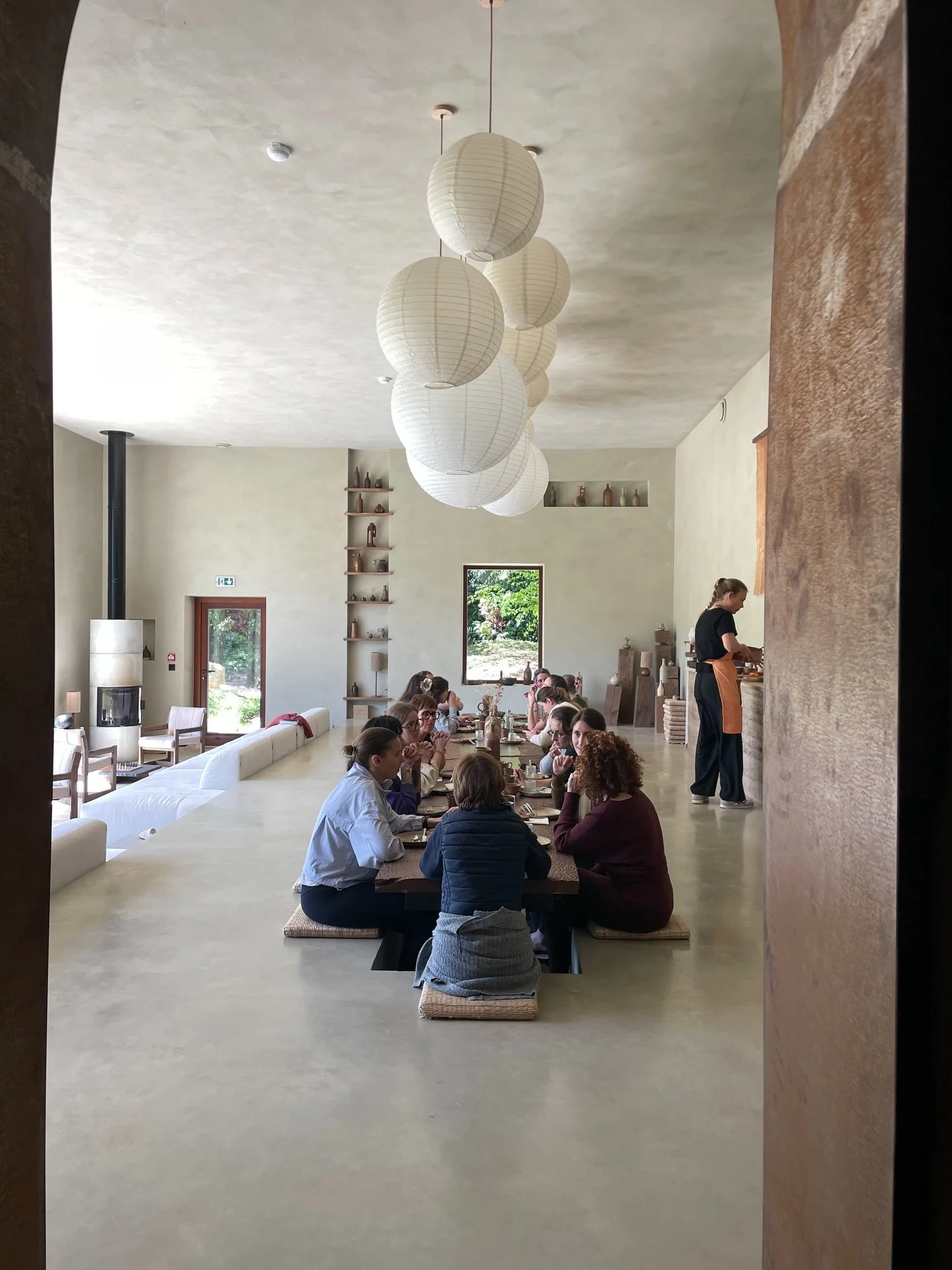 La t&ecirc;te encore chez @namo.normandie 🇯🇵
Il y a une semaine se terminait ma 8&egrave;me retraite, et ce fut un moment v&eacute;ritablement suspendu 🫧

Les photos parlent d&rsquo;elles-m&ecirc;mes :
un lieu &agrave; couper le souffle,
des h&oci