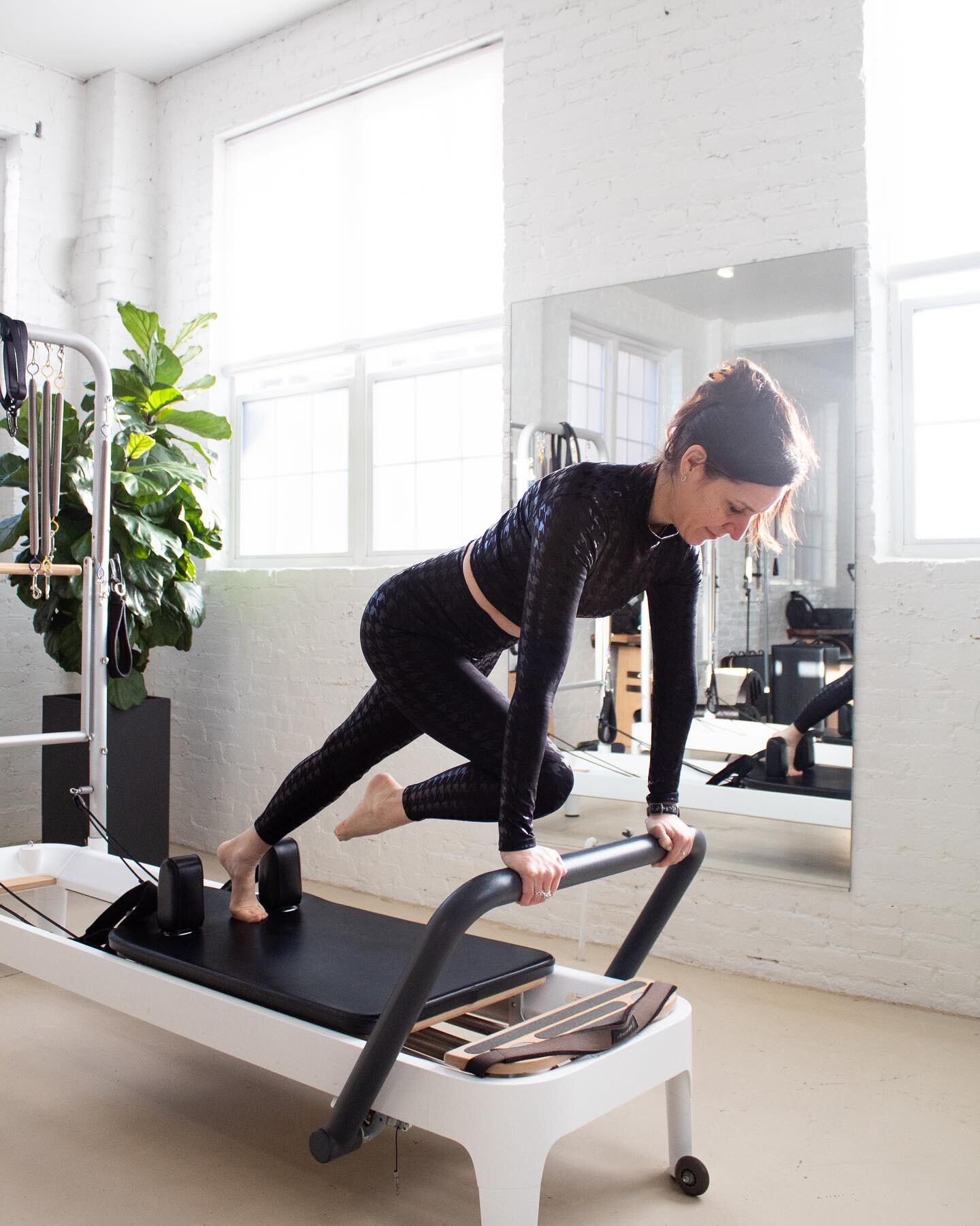 Wishing you a happy and healthy St. Patrick&rsquo;s Day from Mind Over Body! 🍀 Come flow with us on the reformer and let&rsquo;s find your pot of Pilates gold together! 💫💚