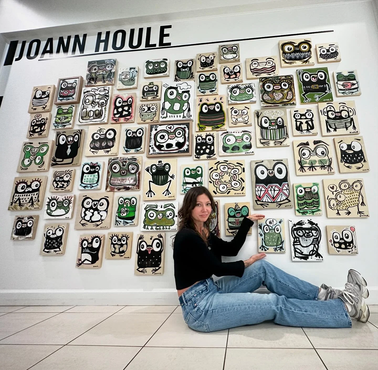So many frogs so little time 🐸💚 
.
Bob Moss Party
Sat Nov 23, 3-6pm
Saks Fifth Avenue STL
.
Bob Moss (the exhibit) 
Sept 20 - Nov 30
Saks Fifth Avenue, STL
12-6pm daily
.
Shop the Bob Moss collection: joannhoule.com 
.
.
.
#joannhoule #saksfifthave