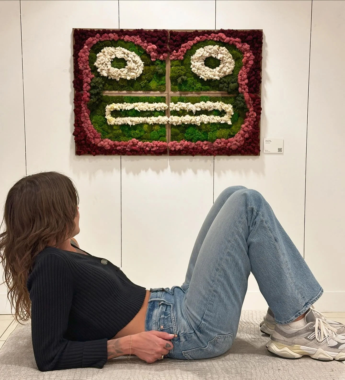 Just chillin at Saks with this big guy 🐸 who was my 2nd moss project ever and first time planning one out beforehand, with an intentional design. I didn&rsquo;t know if it would work and took about a week to make. But he turned out great so come see