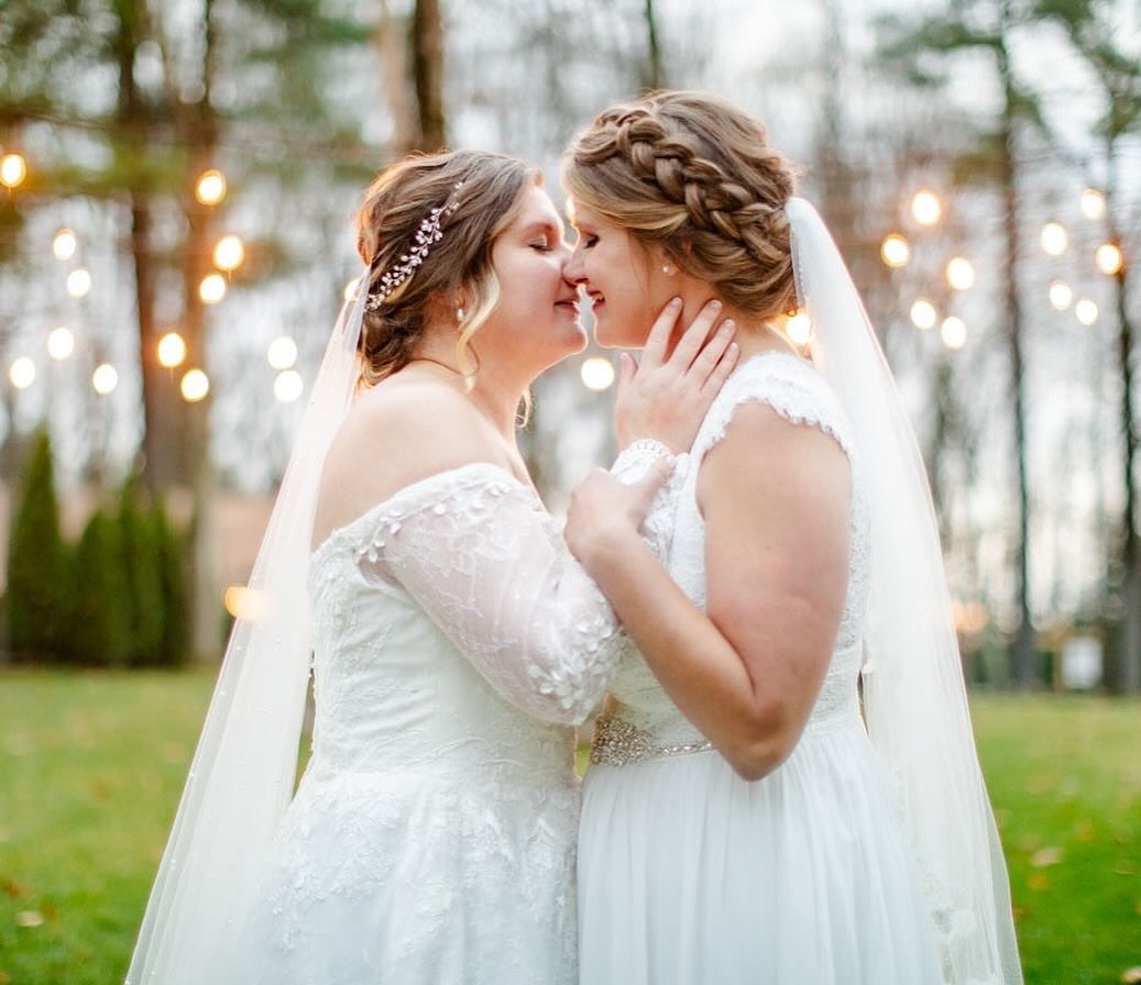 Happy Earth Day! 🌎 

Megan &amp; Ashley wed amongst nature at the gorgeous @themohicans treehouse resort. 🌲 

In honor of the earth we are donating 10% of all new bookings this week to the Clean Air Task Force in Boston. @cleanaircatf 

Book your w