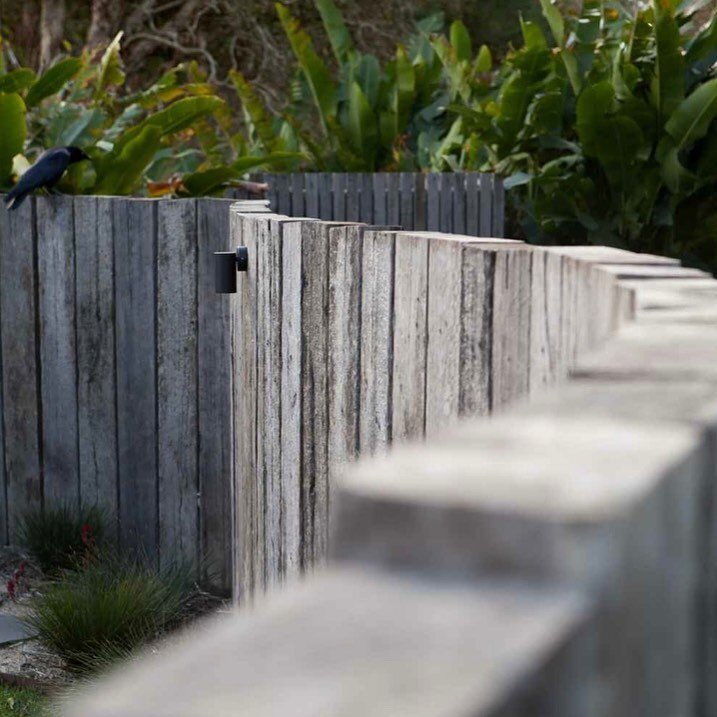 This railway sleeper fence is the ideal complement to its natural surroundings.
Big thanks to @greglyonconstructions and @offtherails_timber #lennoxhead 
.
.
#byronbay #timber #fence #mullumbimby #garden #home #inspiration #newrybar #clunes #brunswic