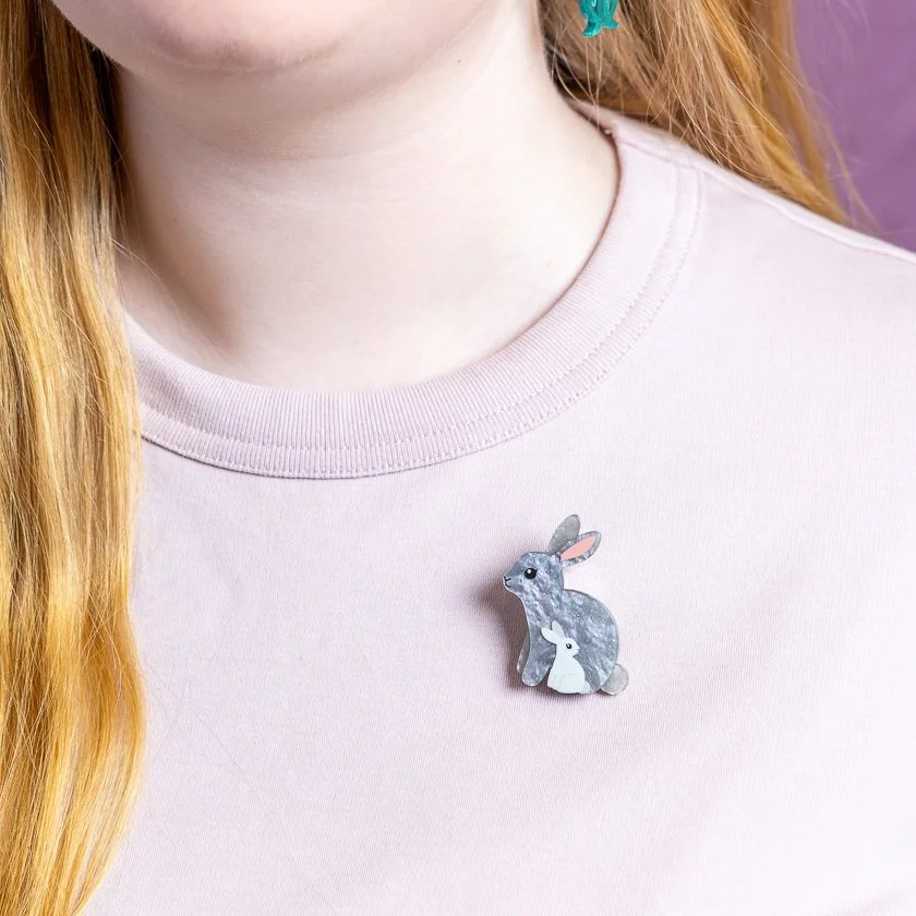 EBDZ104 Bunnies Simplified Mini Brooch.JPG