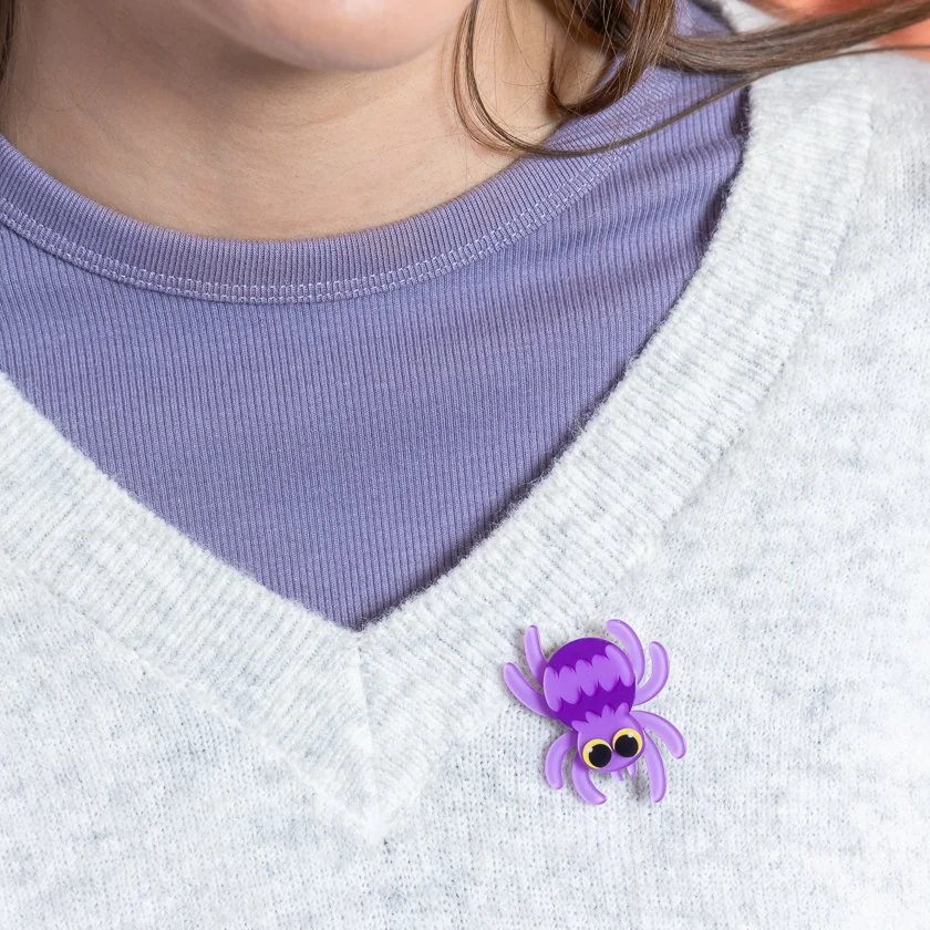 EBEJ101 Web Crawler Simplified Mini Brooch.JPG