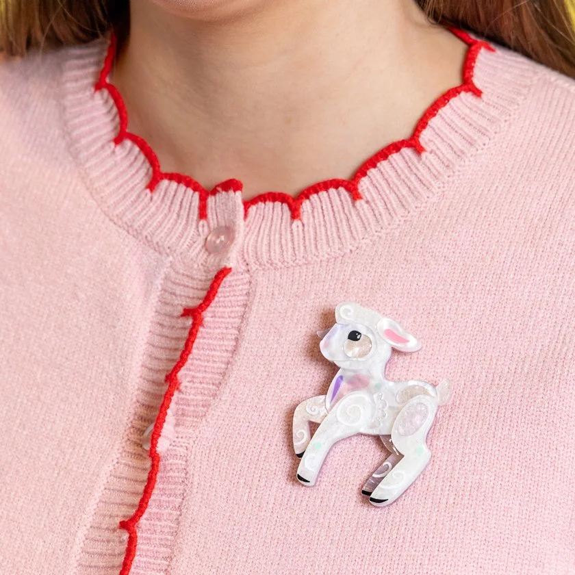 BHDX105 Lottie the Lamb Brooch (1).JPG