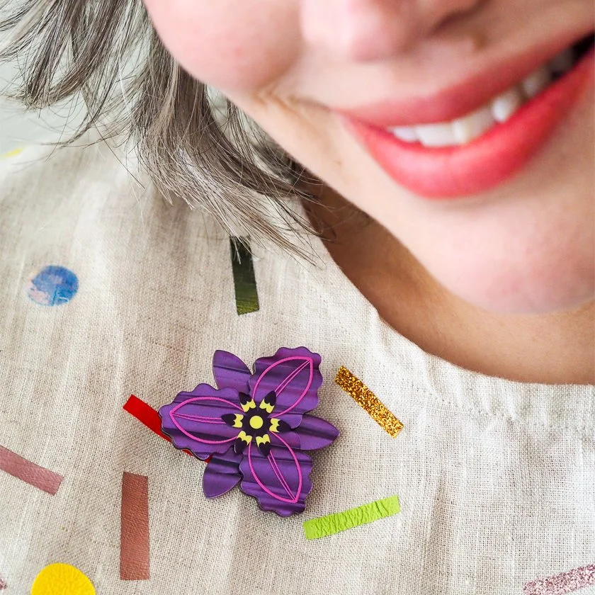 EBCM102 Chocolate Lily Simplified Mini Brooch  (1).JPG