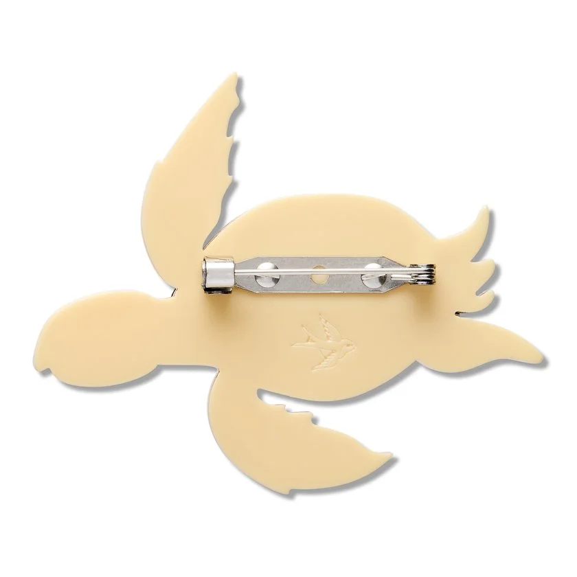 BHDY105 Hawksbill Turtle Brooch-2.JPG
