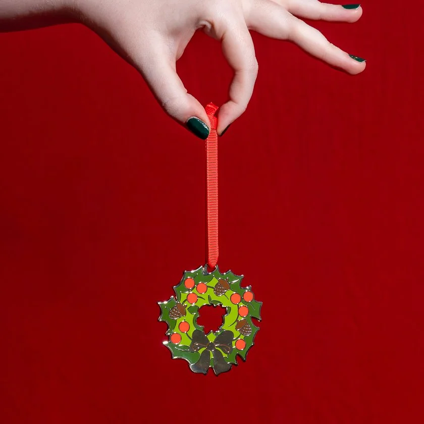 OTDL103 Wreath Enamel Ornament.JPG