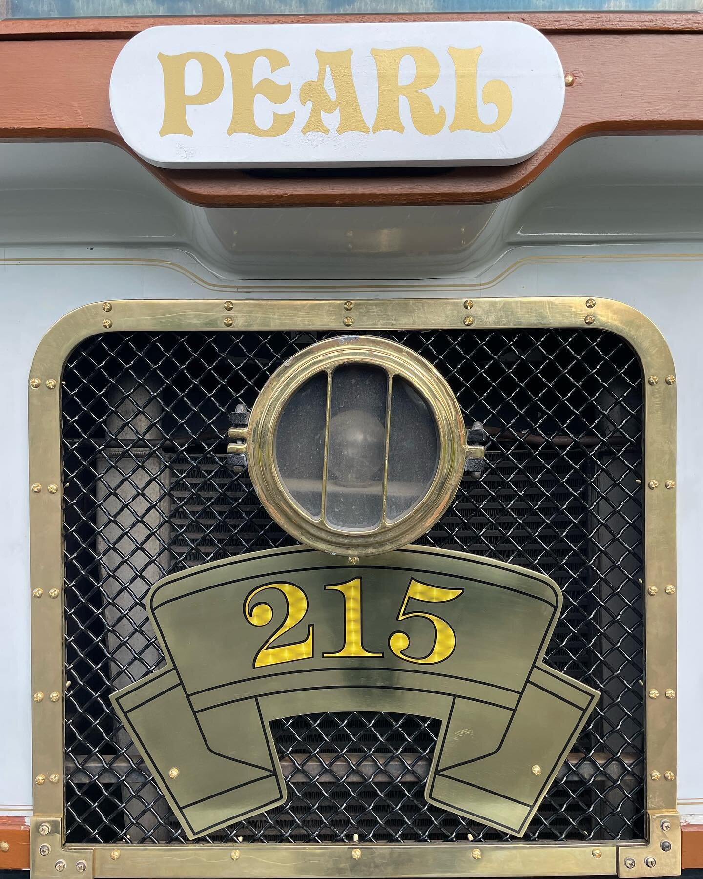 Pearl got a makeover! 🚃 
The name plate has been added, the original brass has been restored, AND you know we had to remove the old numbers and give a shout out to 215! Photo ready 😎📸
.
. 
. 
#pabride #buckscounty #montcopa #paweddingideas #pawedd