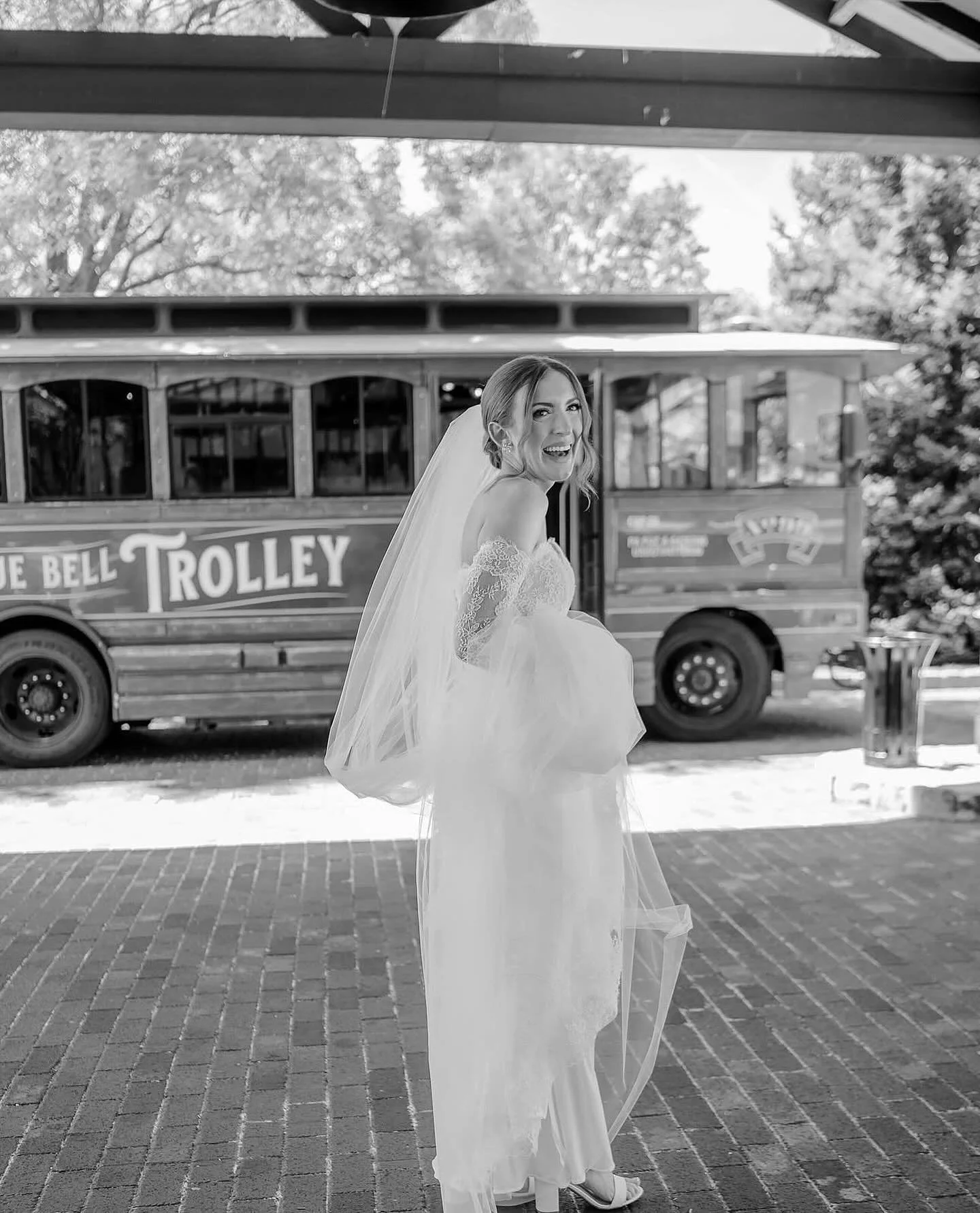 Peek a boo 🚃👀 

@laritafisherphotography are you kidding with this shot?! We cannot wait to see the full gallery for the beautiful @_jen_nolan_ ! 📸

. 
. 
#pabride #buckscounty #montcopa #paweddingideas #paweddings #pawedding #paweddingplanner #pa