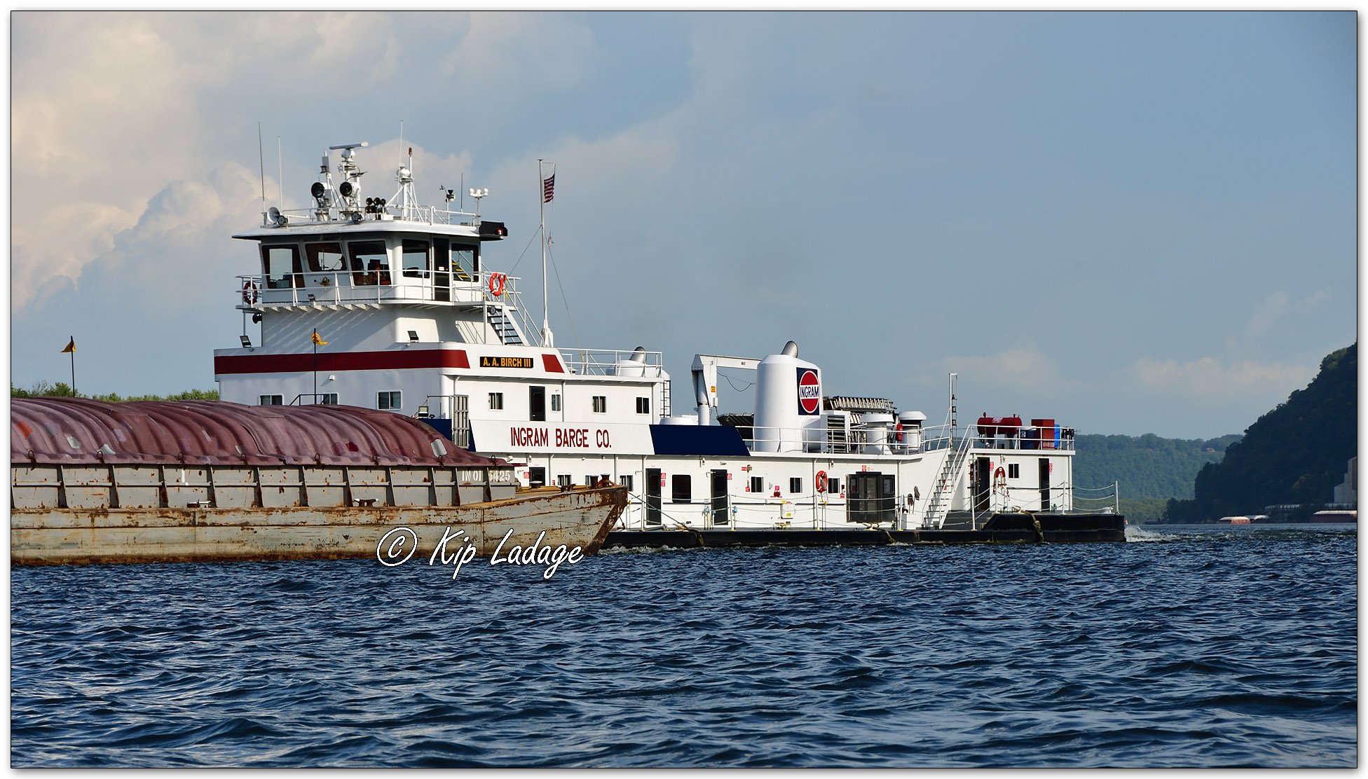 Barge on Mississippi River - Image 1138286
