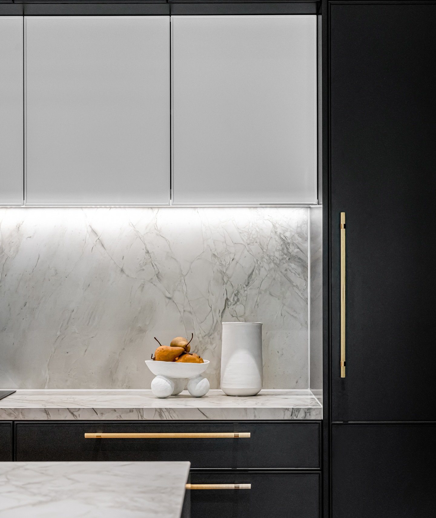 Hawthorn | Project Brief ~ Create a space that preserves the original charm and character of the home while meeting the contemporary needs of its owners 🤍

Stunning architectural features including 3.4m high ceilings and ornate cornice detailing. Th