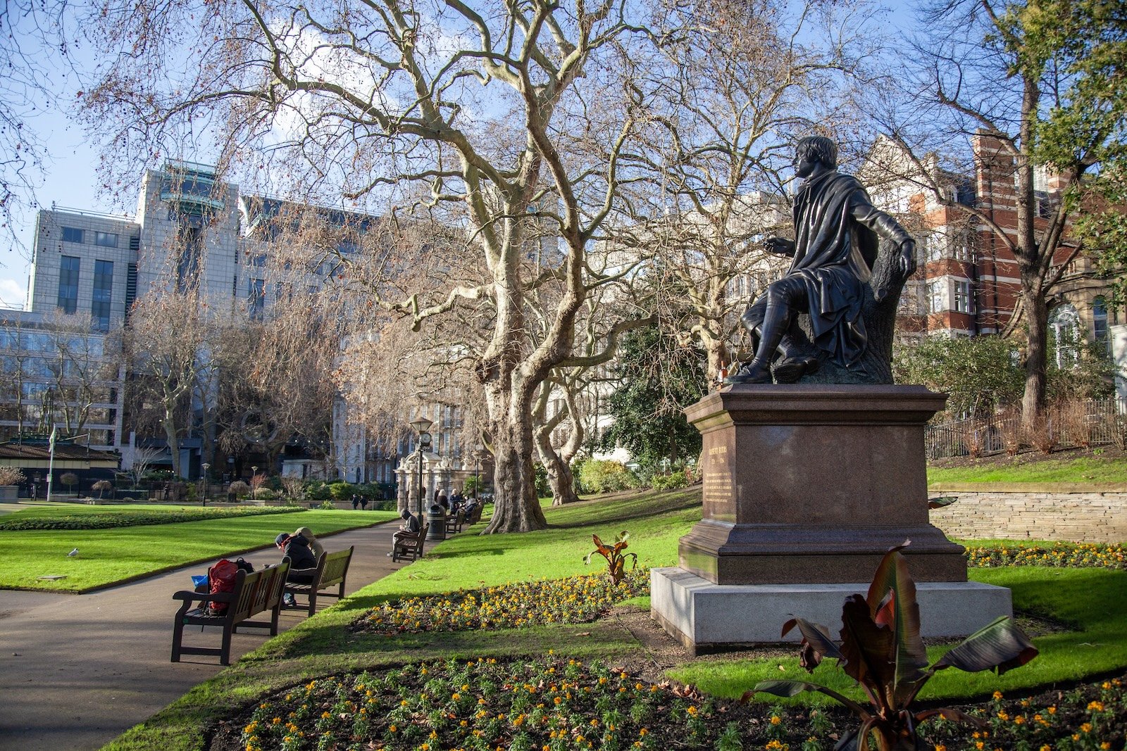 Finding the Robert Burns (aka 'The Bard') statue in central London