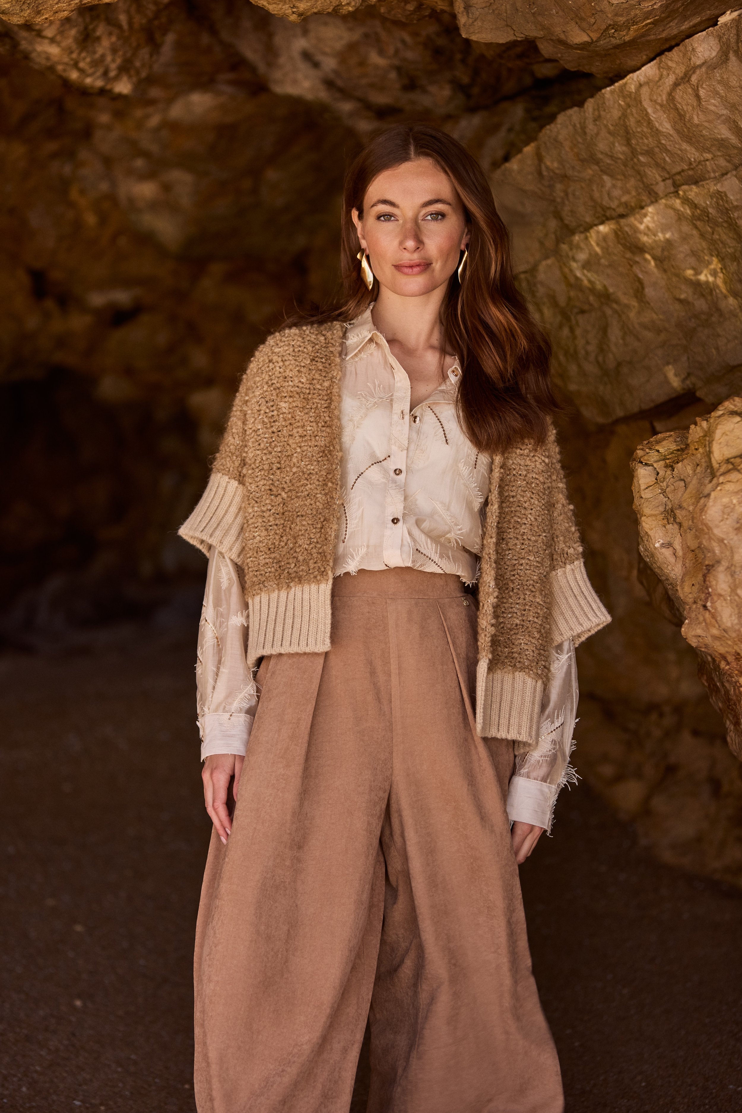 Bell cardigan toffee, june pants toffee, aysha blouse feathers sand.jpg