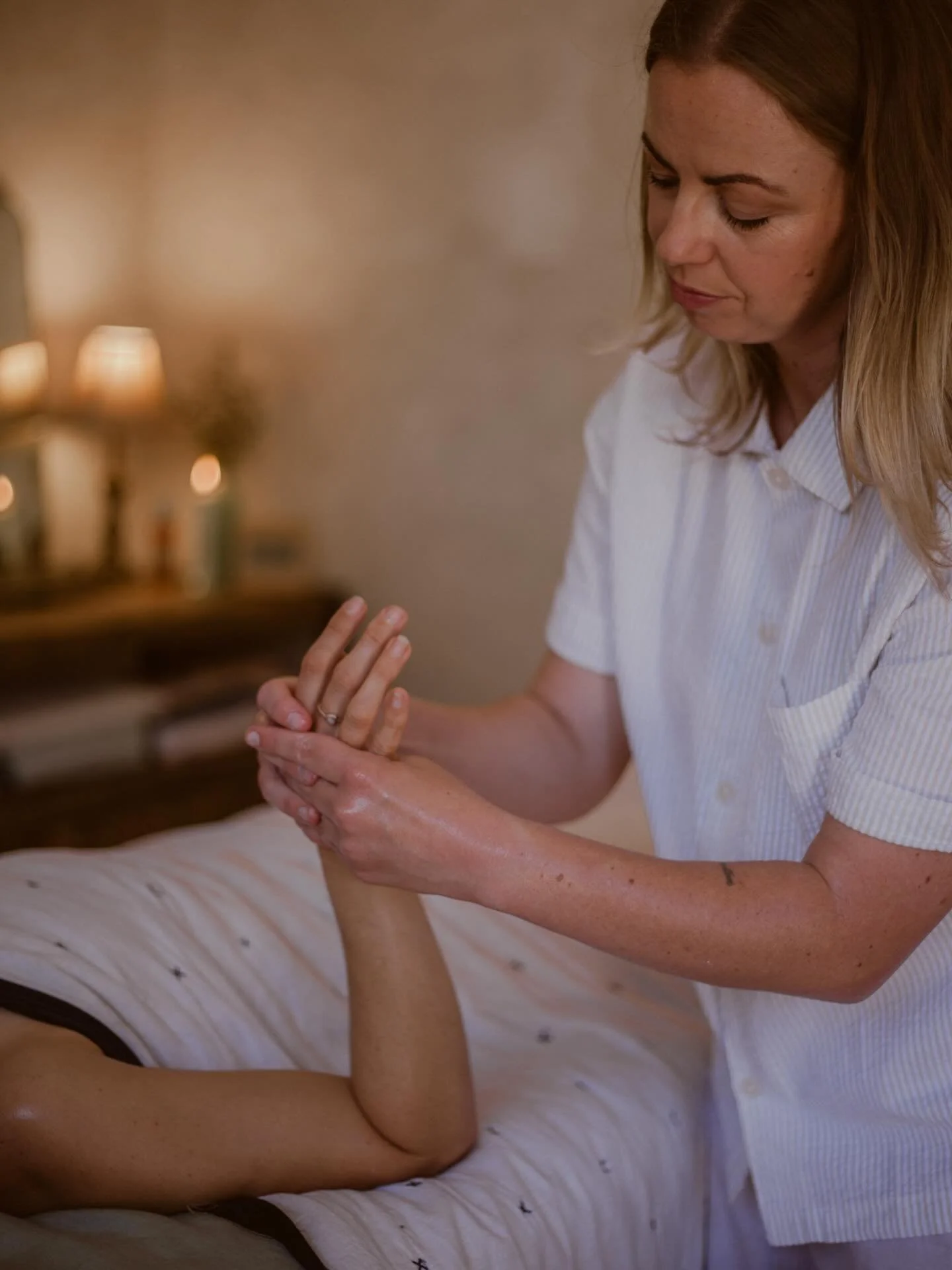 A place to be ~ I&rsquo;m forever honoured to bring visions to life that were once just a little dream in your mind // @aplacetobe.wa 🕯️

#businessshoot #personalbrandingphotography #personalbrandingphotographer #businessphotographer #massagestudio 