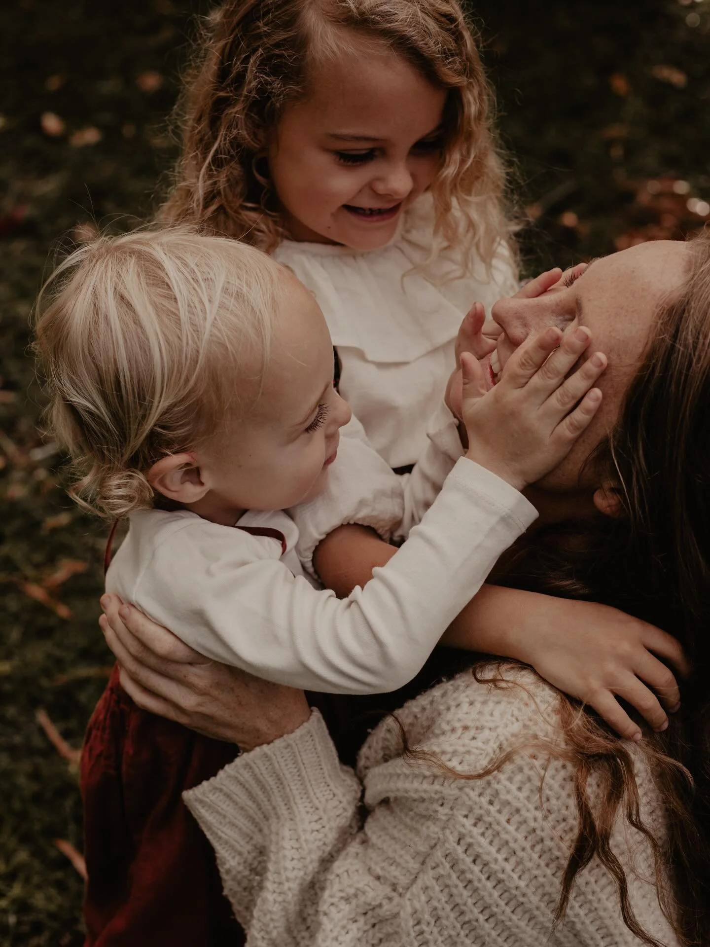 Thankful to the eight mothers who have prioritised themselves and booked in for the Nostalgic Mother Sessions this month 🤎 Reading through the different questionnaires this morning had me giggling, because many of you mentioned how your children onl