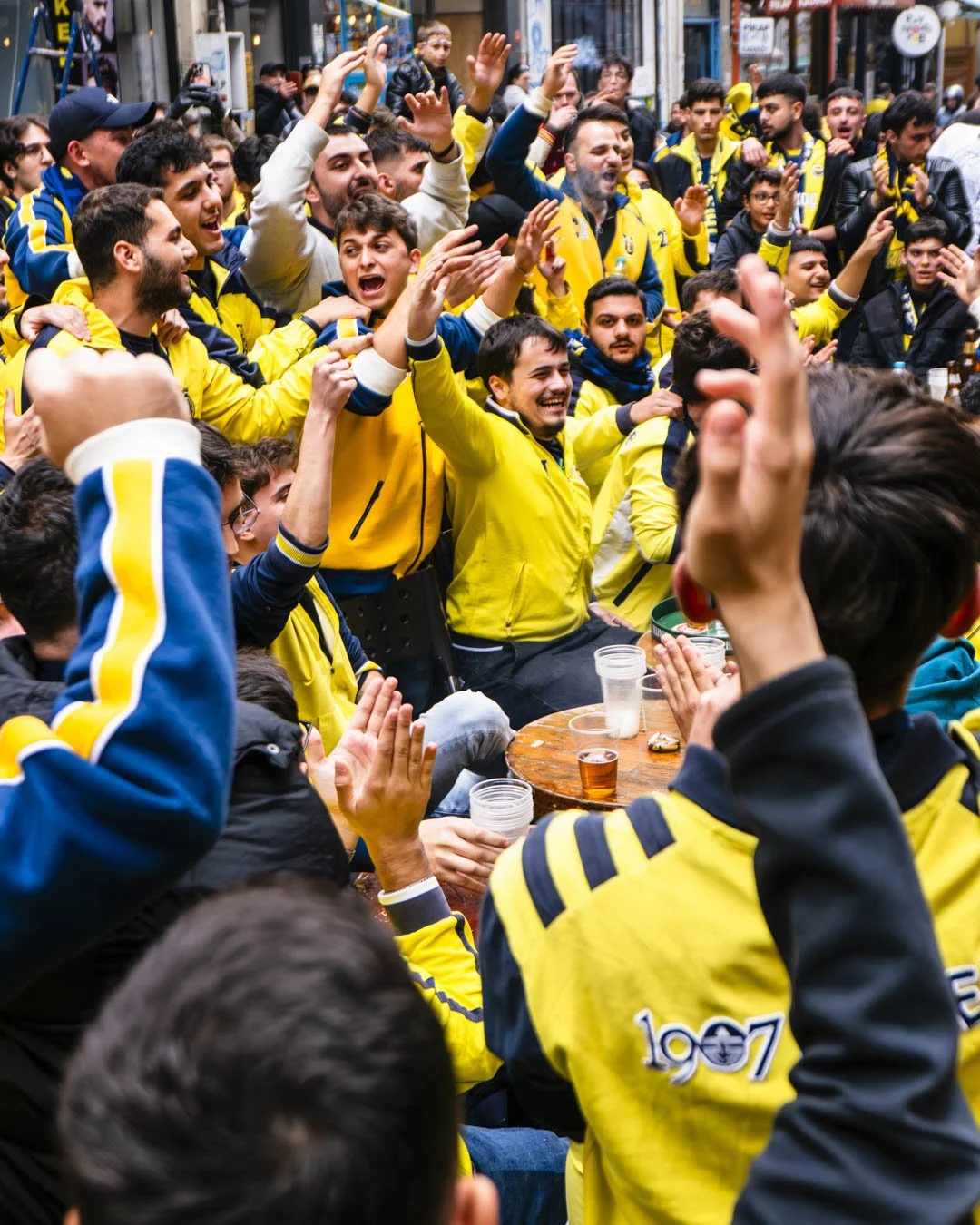 Istanbul_03_PreGameCrowd-15.jpg