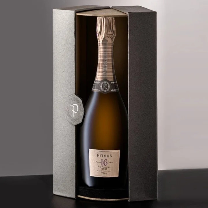 Celebrating 40 years of excellence with PITHOS by Villiera! Meticulously crafted from the finest Chardonnay, fermented in a traditional clay Pithos, and aged to perfection.

The exquisite bottle takes centre stage in a theatre box created by @haumann