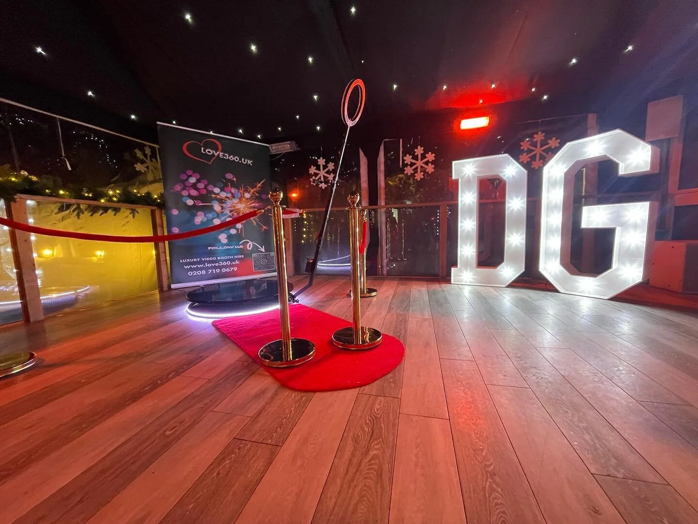 All setup and ready for DG &amp; Pro Carrier Xmas Party. @kingsoakeppingforest #event #360 #photobooth #360booth #photo #christmas