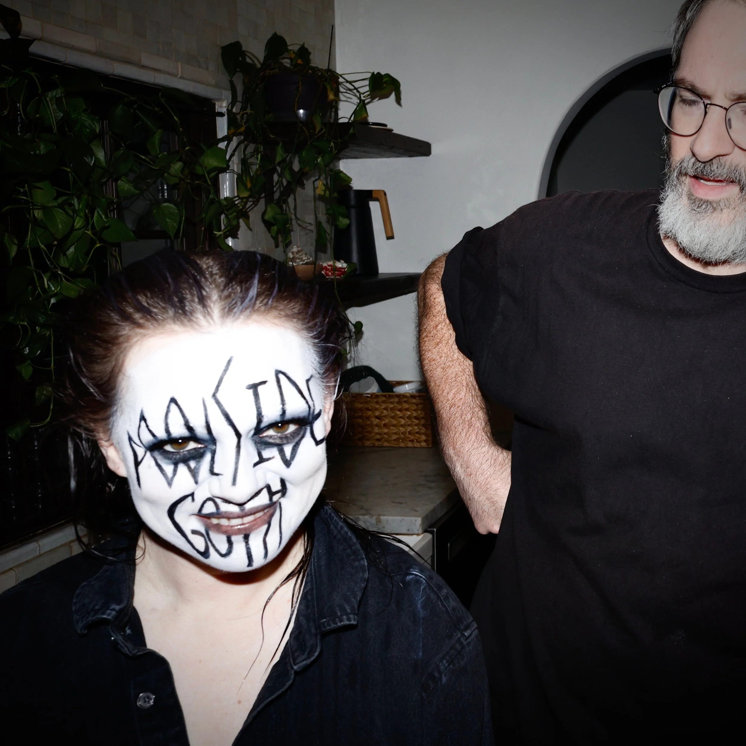 Uffie - Poolside Goth [Ambient Tweets]