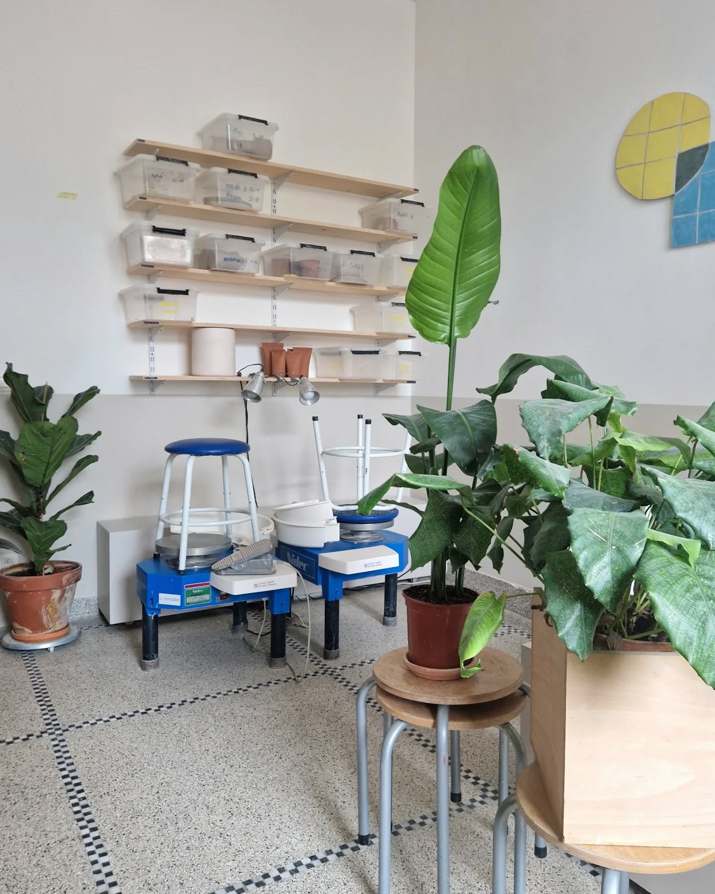 ATELIER EN MODE VACANCES D'&Eacute;T&Eacute;

L&rsquo;atelier fait une petite pause estivale bien m&eacute;rit&eacute;e 😎

On garde quelques cr&eacute;neaux ouverts les mercredis soirs de 18h30 &agrave; 21h30 pour :
● Les &eacute;l&egrave;ves libres