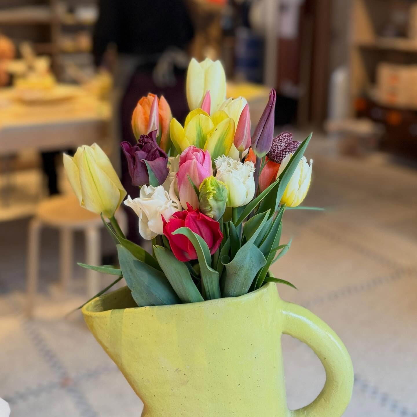 Pas de doute, c&rsquo;est le printemps 💐
Merci Pascale @cyclefleurs pour ce magnifique bouquet.
Je vous recommande d&rsquo;aller faire un tour dans son champs. Un endroit unique &agrave; Linkebeek o&ugrave; vous pouvez cueillir et faire votre propre