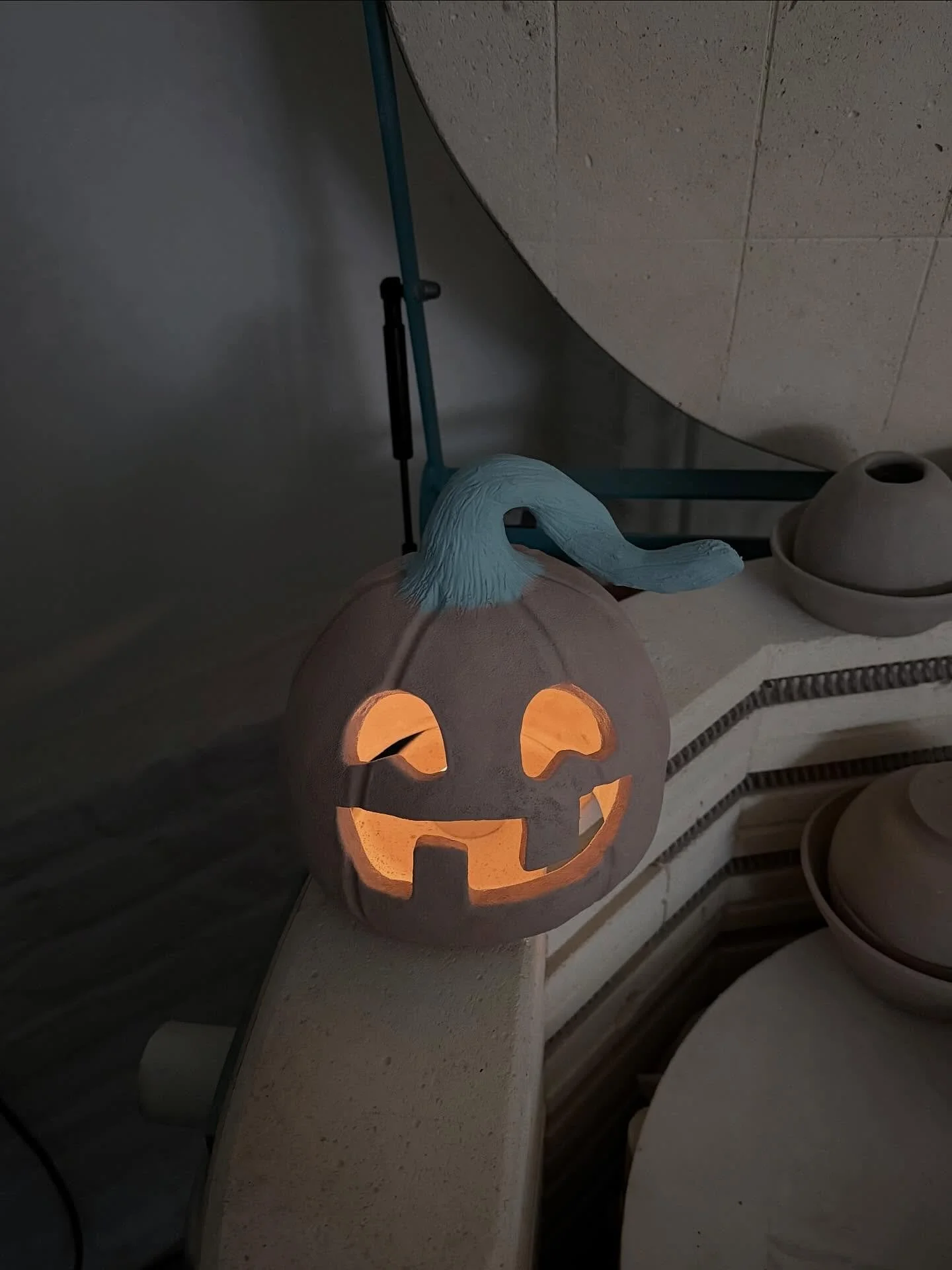 JOYEUX HALLOWEEN 👻 
Bravo @daph.s35 pour cette belle 🎃
Bouh!

#hallloween #ceramics