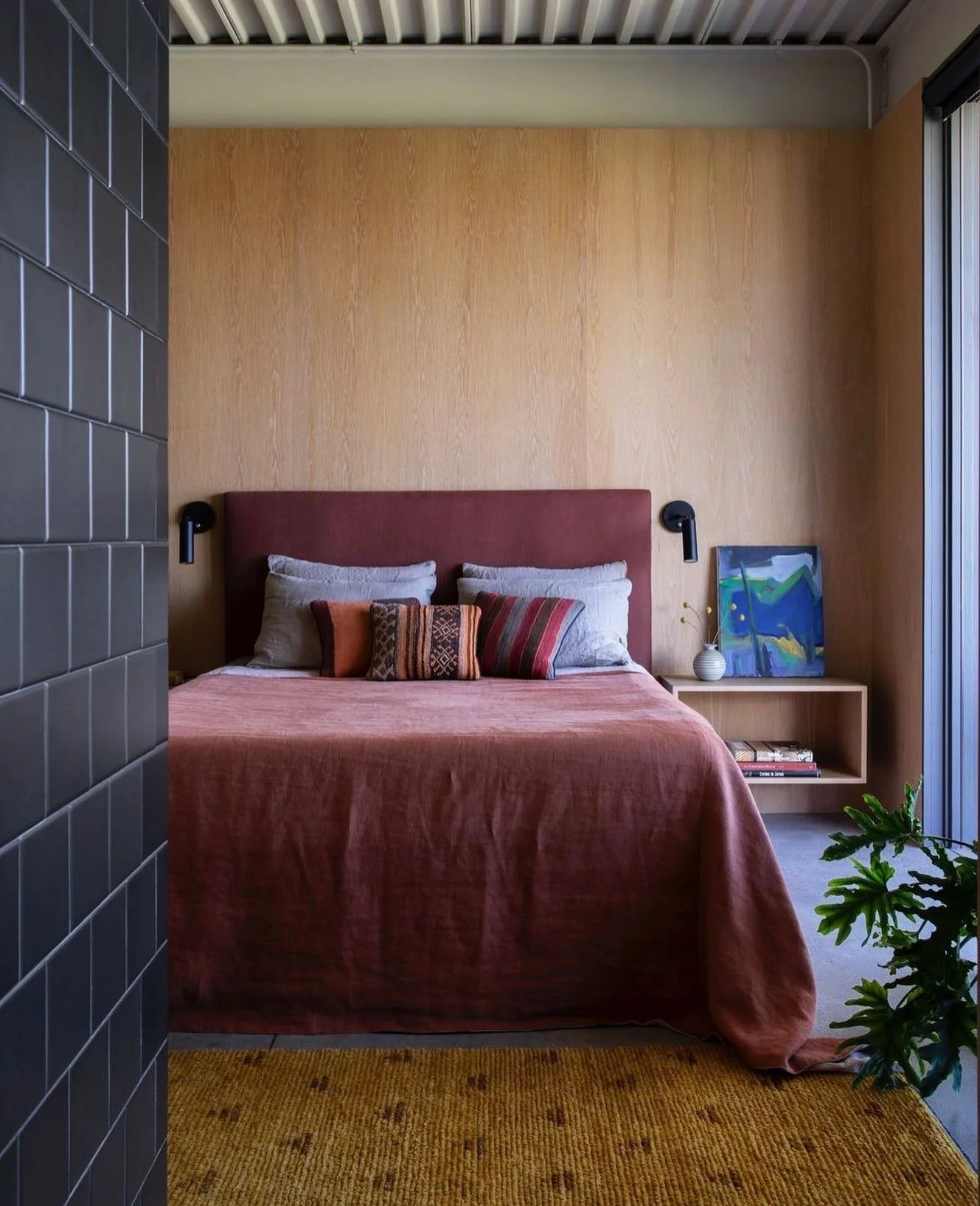 Beautiful @christopherfarrdesign  x @studioshamshiri made-to-order wool shag rug &lsquo;pyramid deco&rsquo; installed in @srinteriors project. Ft in @nytimes 

photography @marciaprentice⁠
architect @anonymous.architects ⁠
story @tmckeough ⁠
interior