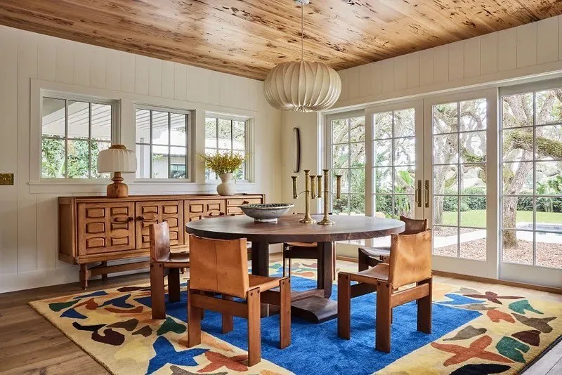 Jaw drop, adore this room!! @jenniferbunsa studio in Miami using a custom @christopherfarrdesign Bill Jacklin&rsquo;s &lsquo;Anemone&rsquo; rug design to centre the room 

⭐️⭐️⭐️⭐️⭐️

📷 @houseandgardenuk #billjacklin #christopherfarr #customrugs