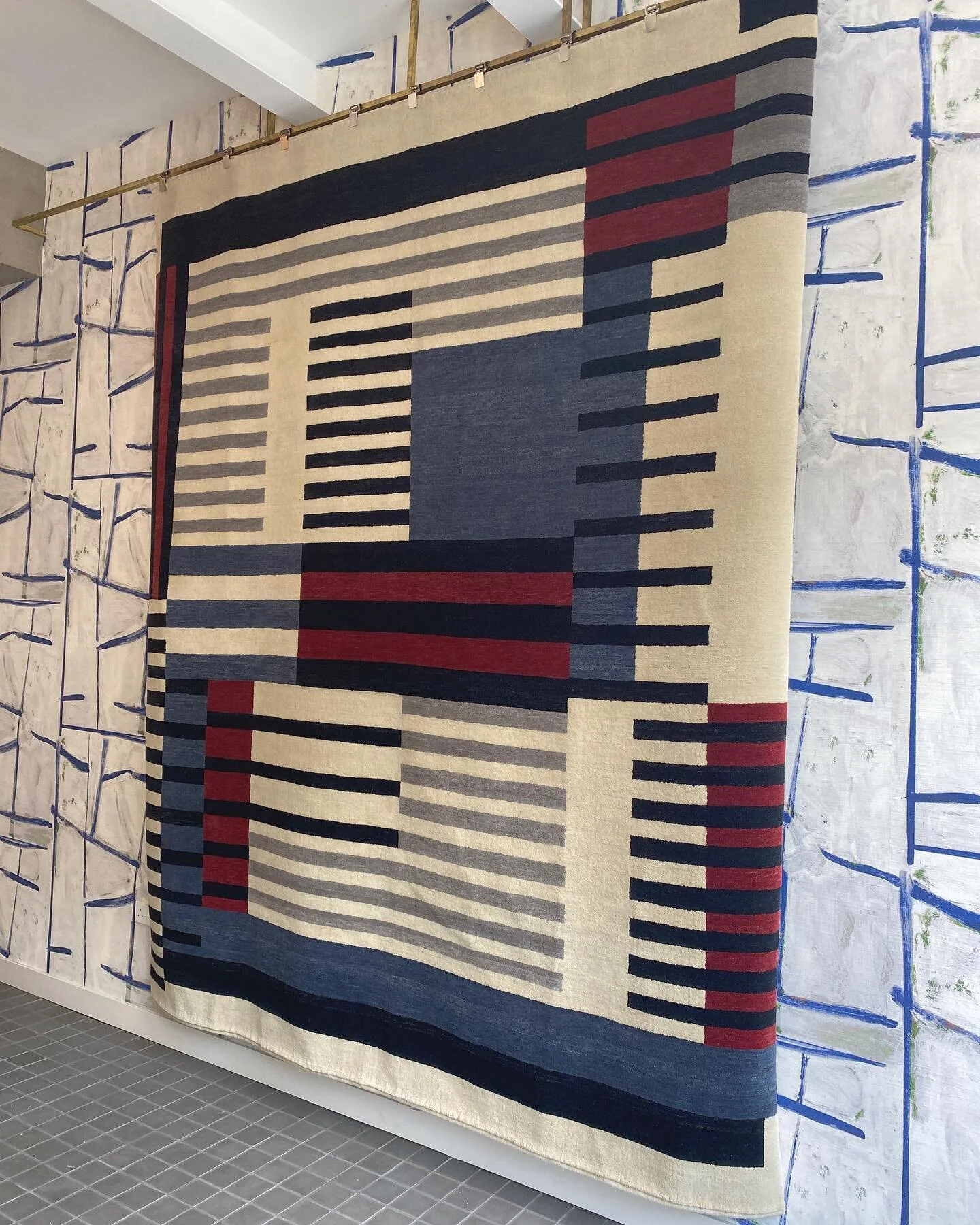 &lsquo;Smyrna&rsquo; based on #AnniAlbers 1925 study of the same design which resides in the @themuseumofmodernart 

Available to see and buy @christopherfarrdesign Kings Road showroom 

#handmaderugs #bauhausdesign #textiledesign #londonresidentialp