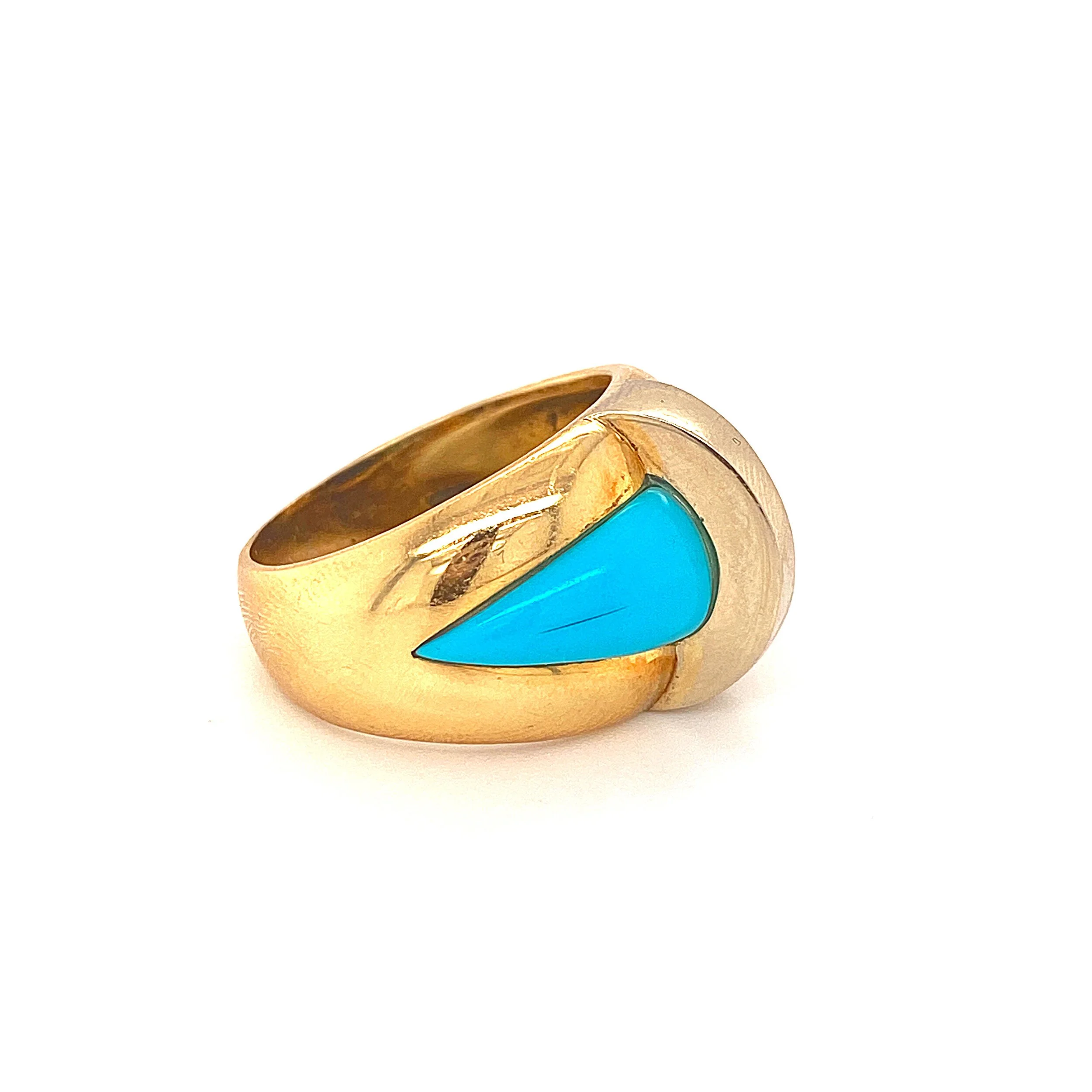 A Fabulously Stylish Turquoise and Lapis Lazuli Ring in 18ct Gold