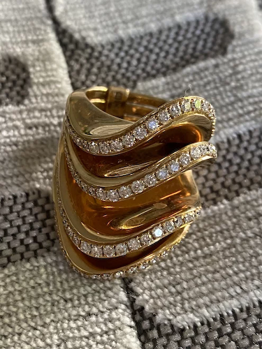 Stunning-Bold-De-Grisogono-Ring-18ct-full-1o-500-7c888046-f.png