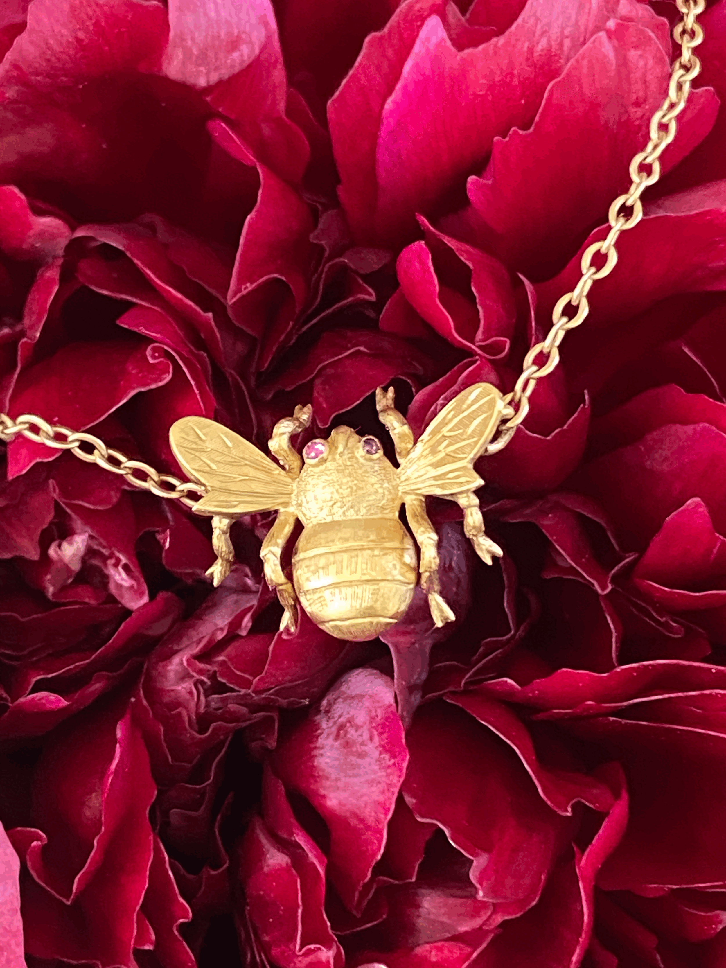 Victorian Bee Pendant in 15ct Gold, ca 1880