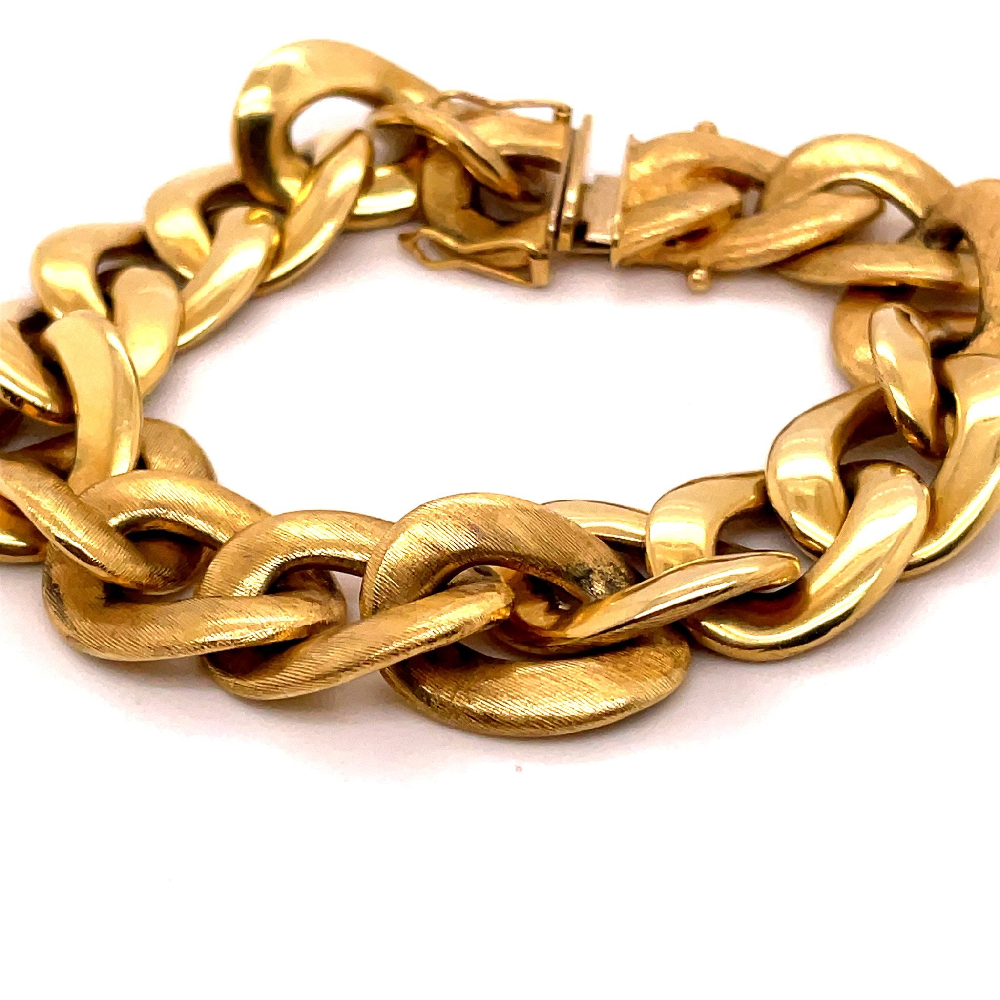 Retro Chic Curb Link Bracelet in 18ct Gold