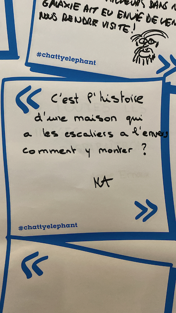 Une note manuscrite en français posant une devinette sur l'histoire d'une maison avec des escaliers en colimaçon. La note inclut le hashtag #chattyelephant.