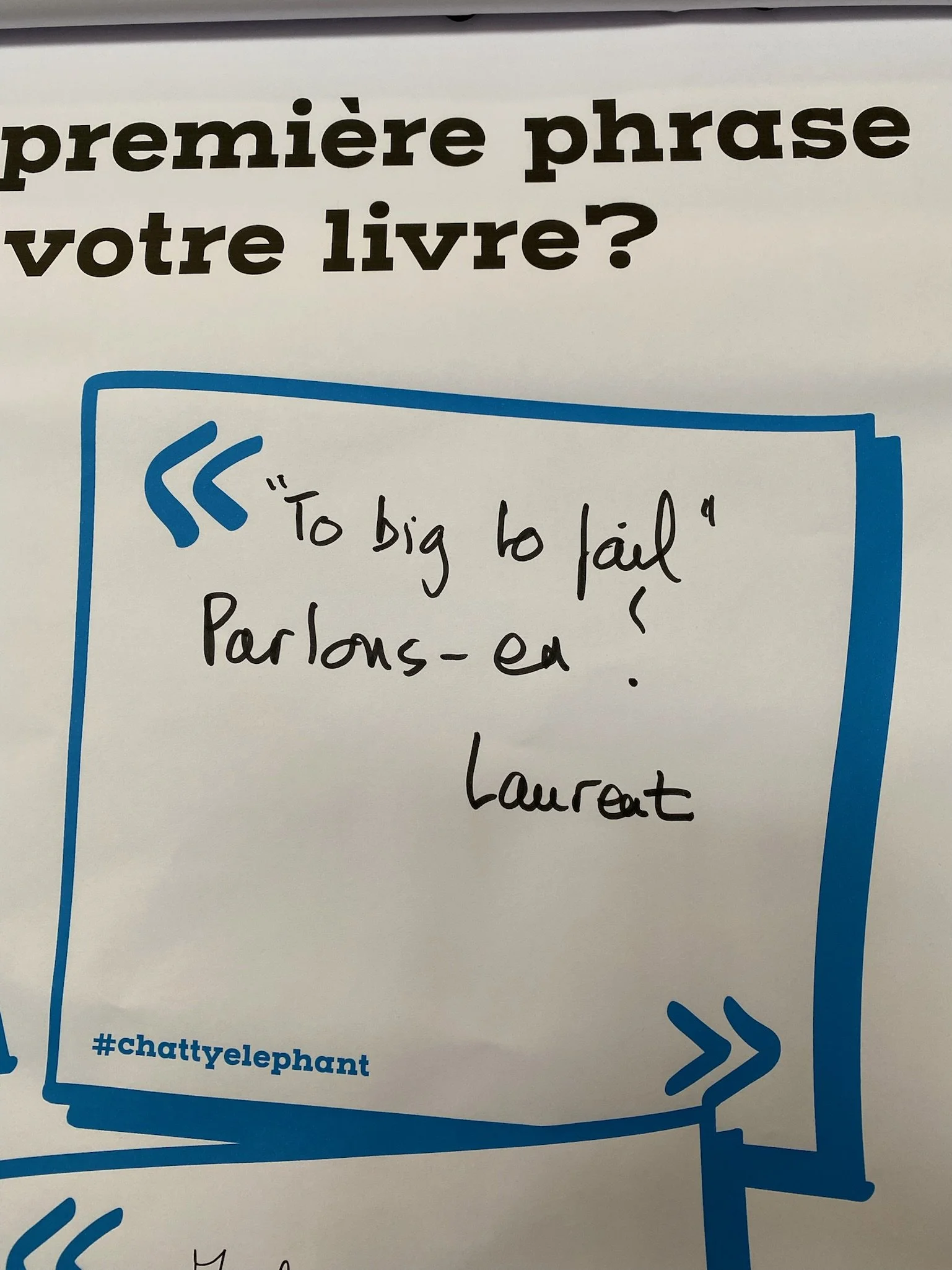Une feuille avec une citation écrite à la main par Laurent, disant 'To big to fail, Parlons-en.'