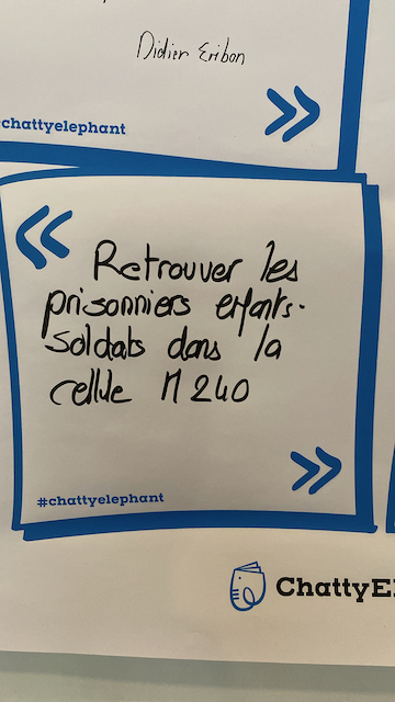 Note manuscrite indiquant une mission : retrouver les prisonniers anglais, soldats dans la cellule 1420, avec le nom à côté.
