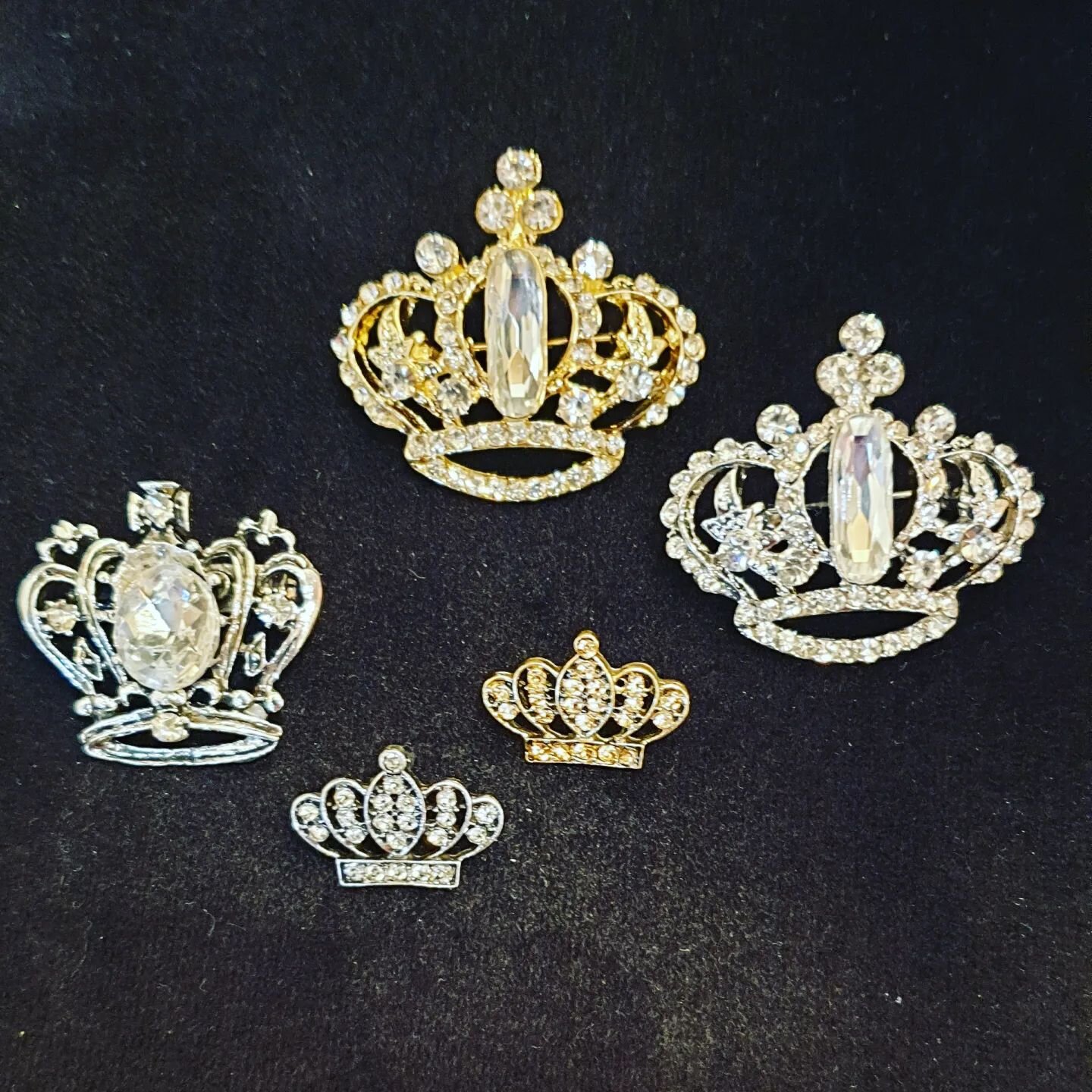 Dress up for the Coronation with brooches by Hot Tomato and D&amp;X