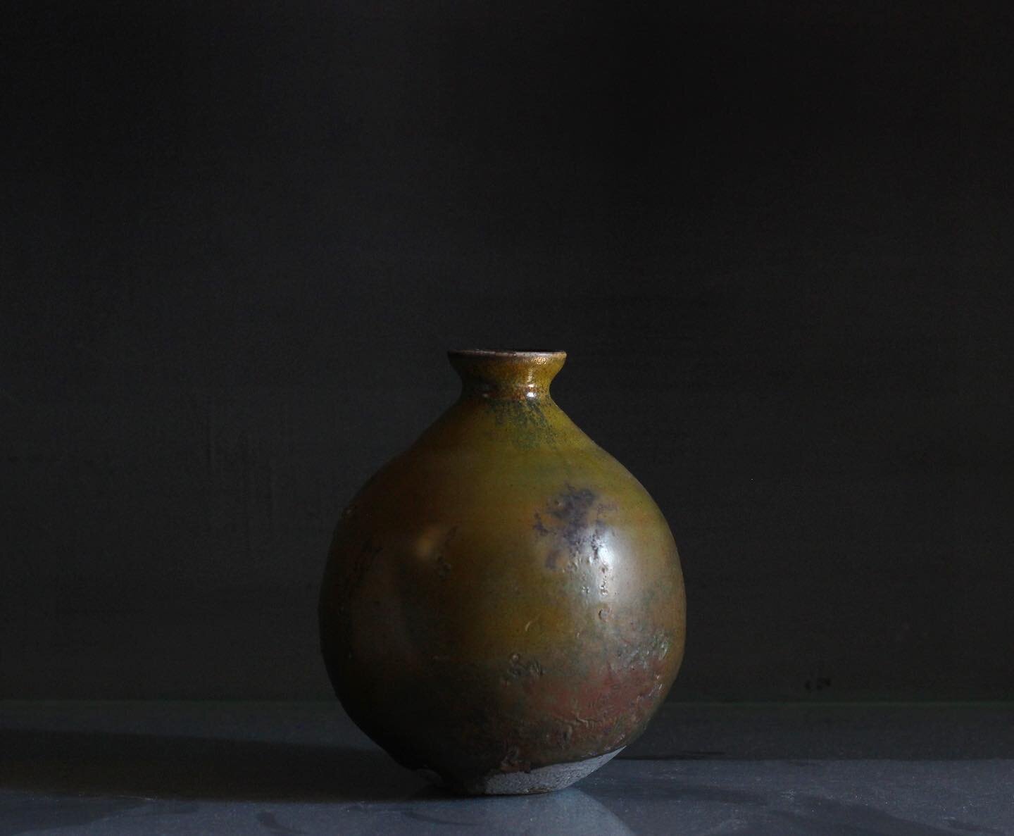 Kuro garatsu (black Karatsu) tokkuri. Glazed with an ame glaze and fired in the first chamber combined with firebox of the noborigama which gave all those wonderful colours. The word for sake bottle in Japanese is ideophonic. Japanese loves onomatopo