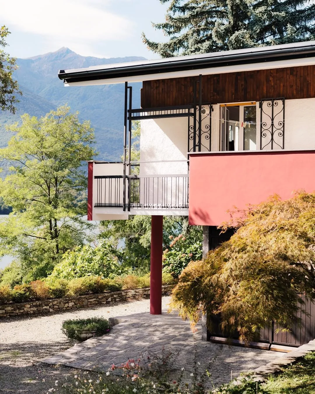 A modernist cabin with vintage furnishings on the shores of a small lake in northern Italy