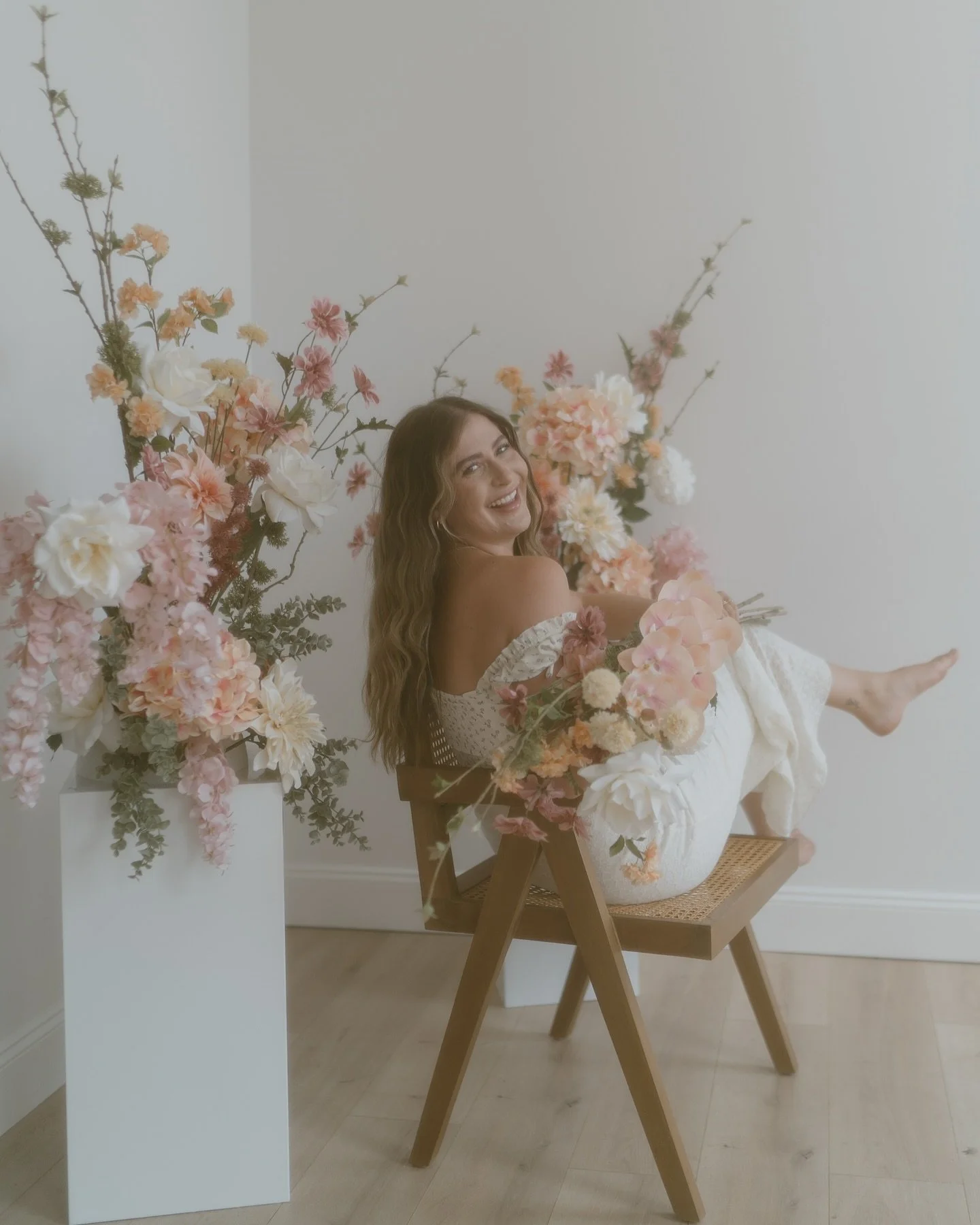 I&rsquo;m sorry&mdash;these floral arrangements?? Jail. Absolutely wild behavior to look this stunning. 

Photos by @samirosephotos