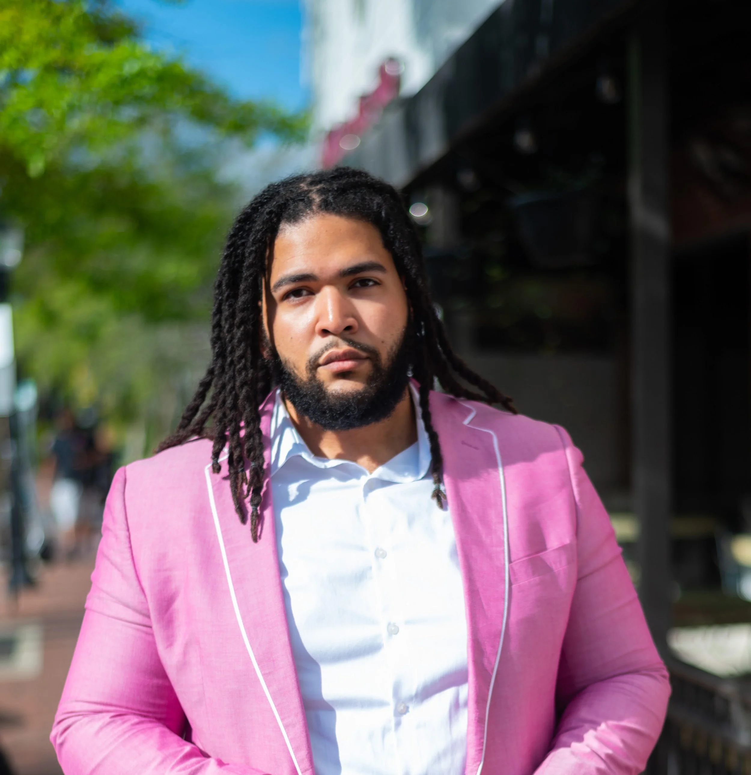 “Powerful tenor” (South Florida Classical Review) David Pelino is based out of Kansas City, Missouri, where he is a tenor resident artist at the Lyric Opera of Kansas City. He recently made his role debut as the Ballad Singer in Carlisle Floyd’s Of M