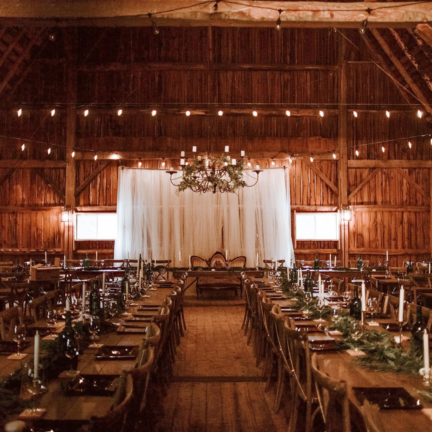 The Big Barn, all dressed up and ready to make some memories.

Photography by @honeypressphoto