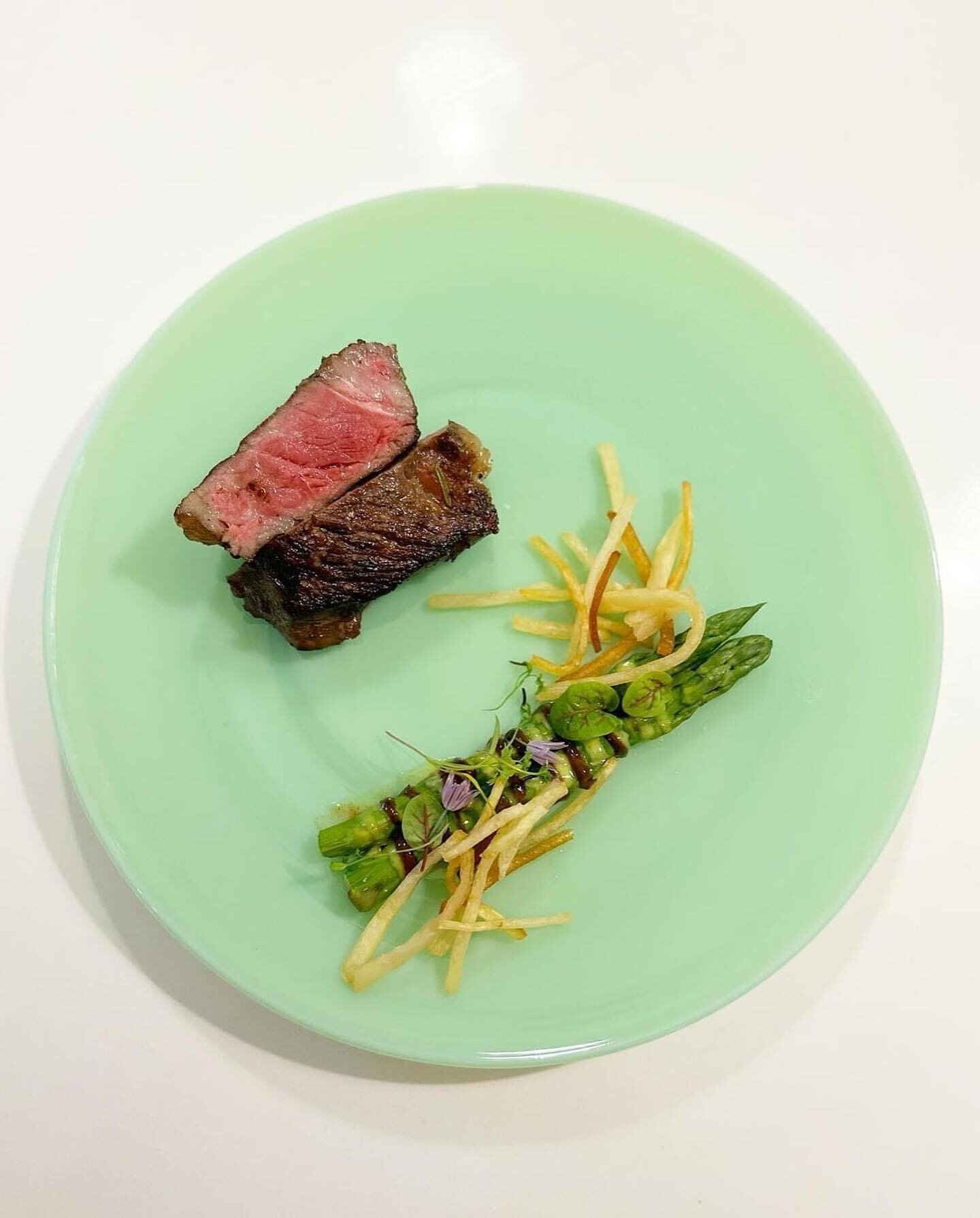 Another beautiful Frannie&rsquo;s Market Table was hosted last night @abloomfarm 
The main entree was a fun take on steak frites! Served with asparagus, lovage, ramps, @theblackgarlicco black garlic, and chermula ranch. This dish paired beautifully w