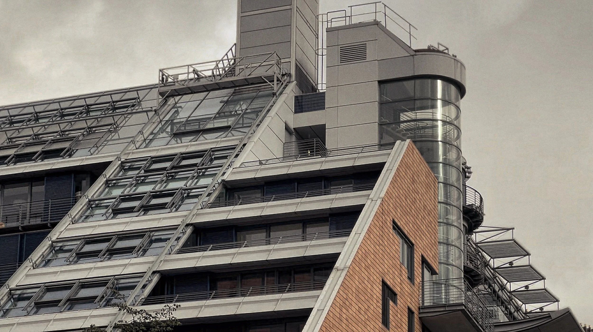 A complex building near Tilla-Durieux-Park
