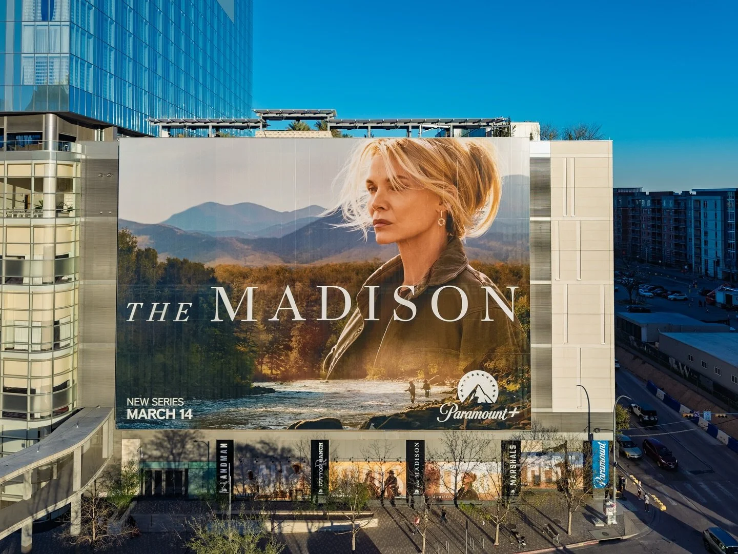 This Fairmont podium wallscape commands attention ‼️
&nbsp;
Our next SXSW takeover rises above the streets of Austin on the Fairmont Hotel podium, spotlighting Paramount+&rsquo;s new series, The Madison.
&nbsp;
This beautiful artwork is big, bold, an