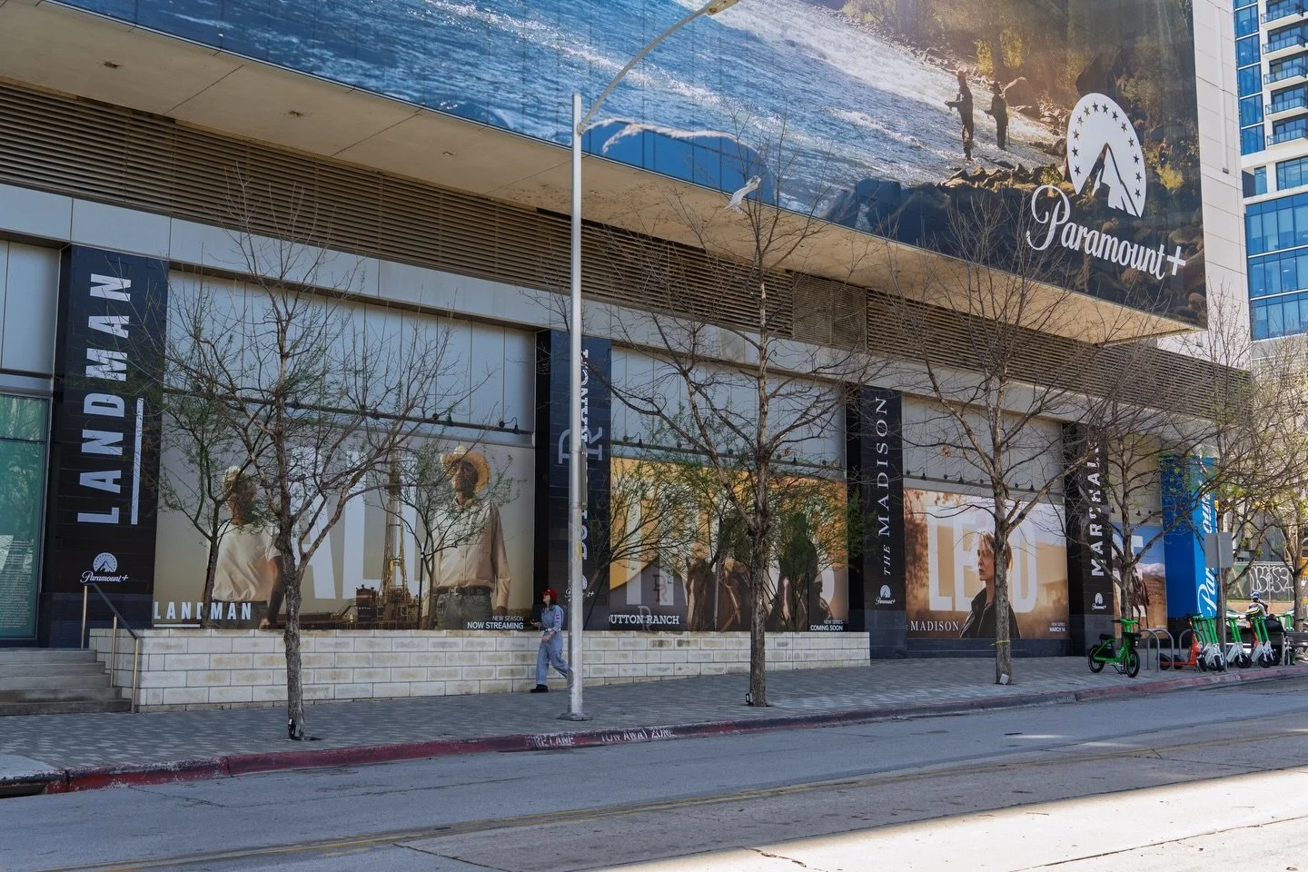 A full ground-level takeover at the Fairmont Austin 🔥
&nbsp;
For SXSW, we brought Paramount+ to the forefront with a multi-section wallscape spanning the Fairmont&rsquo;s street level, spotlighting both new and returning favorites like Landman, The 