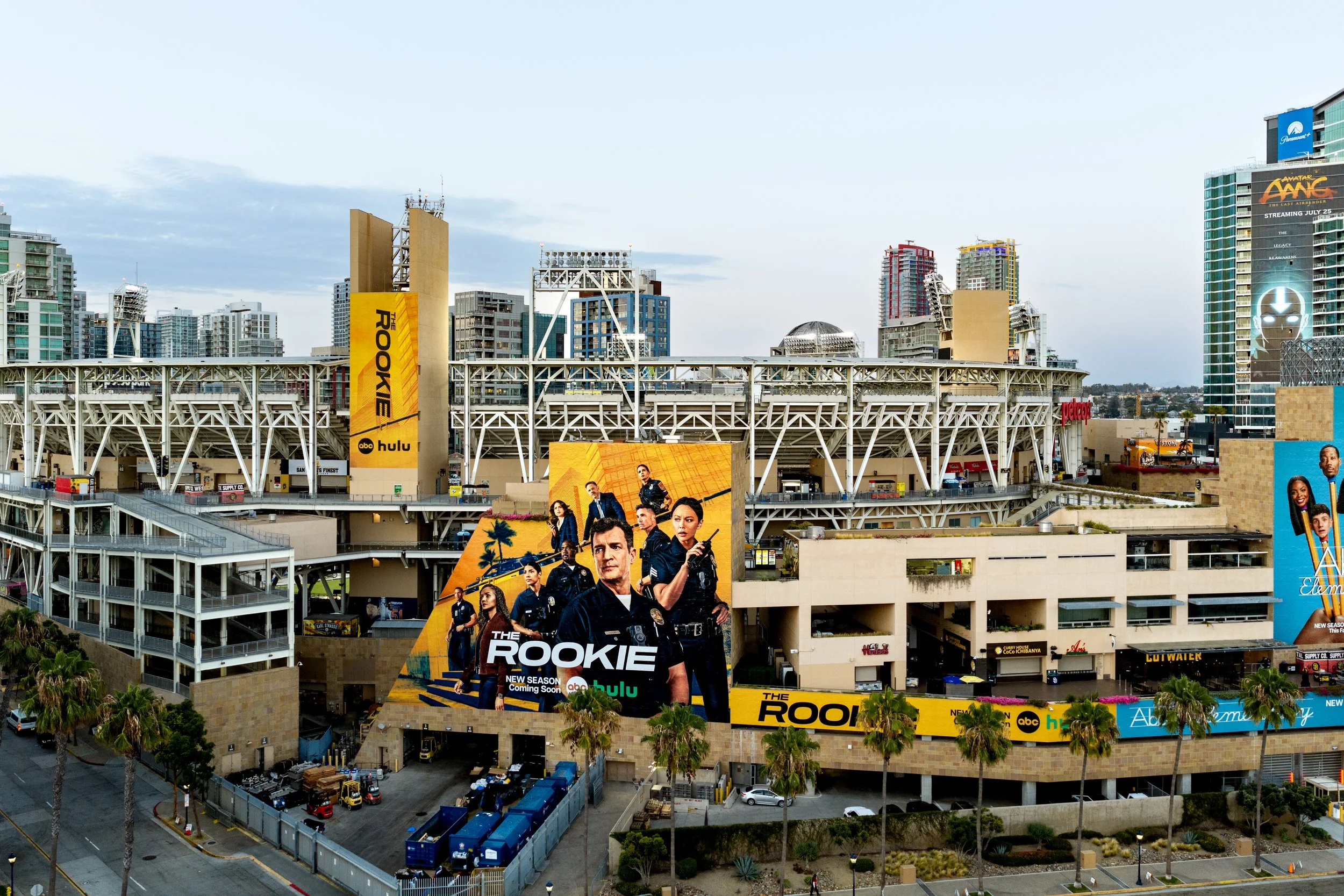 KAP_CC26_Install_Petco_ABC+HULU_High_Res-21.jpg