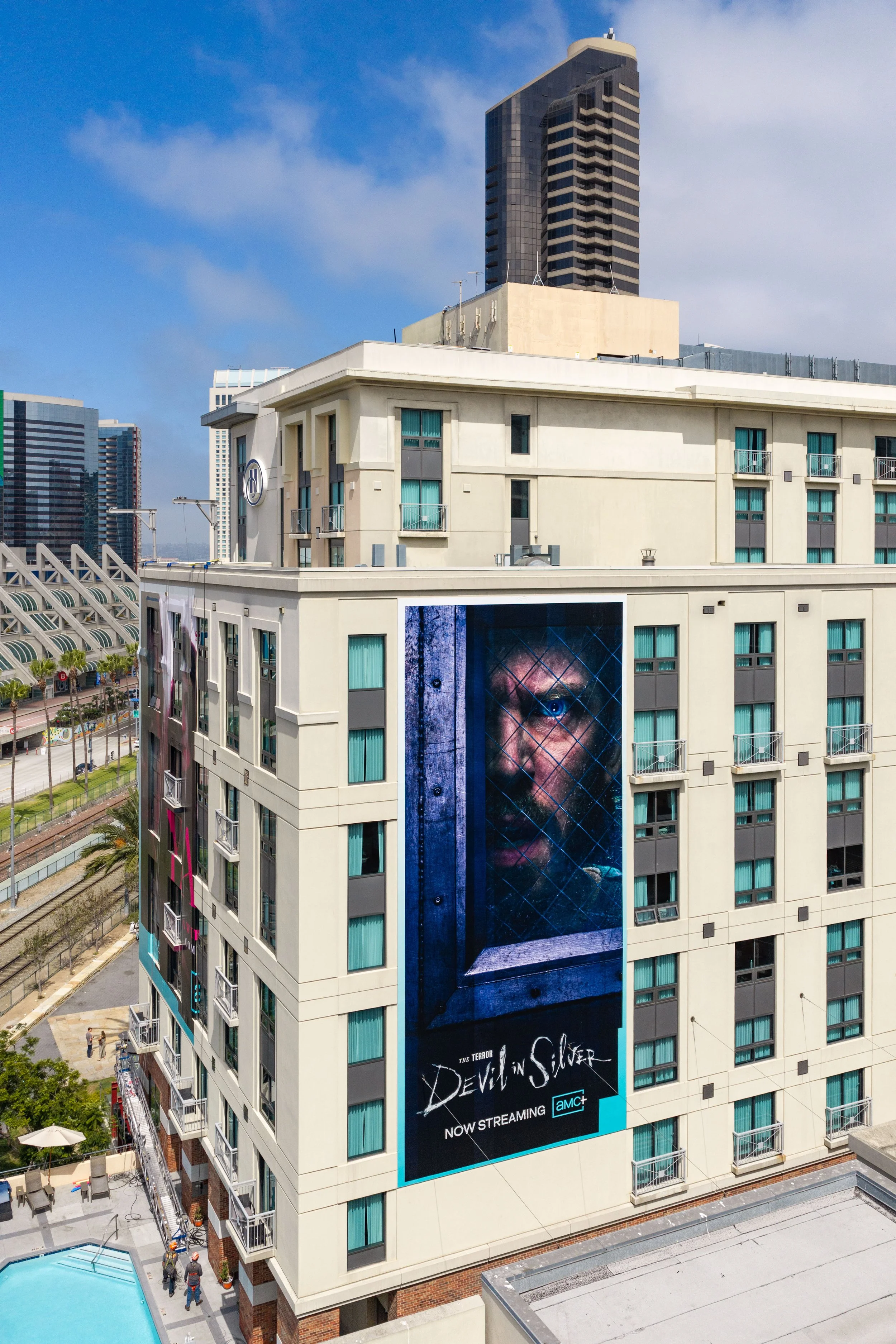 KAP_CC26_Install_HiltonGaslamp_Amazon+AMC_High_Res-69.jpg