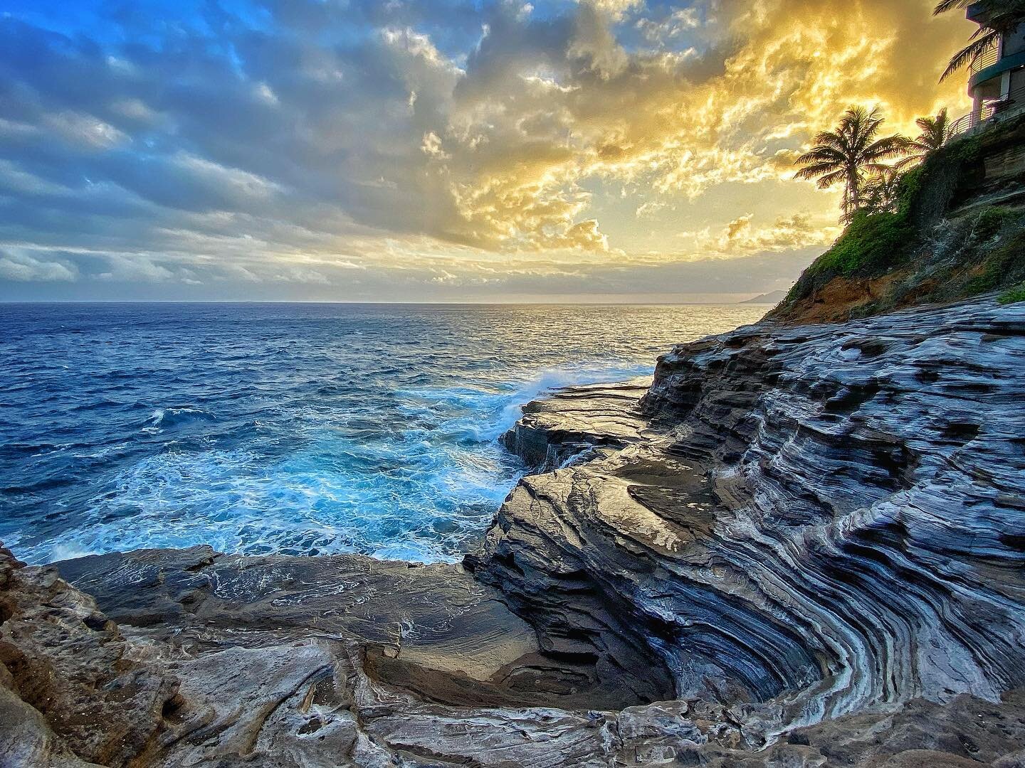 A rare Saturday night off. Quiet time to reflect on where I am on the planet. #earthday #oahuhawaii #sunsetphotography #hawaiinei